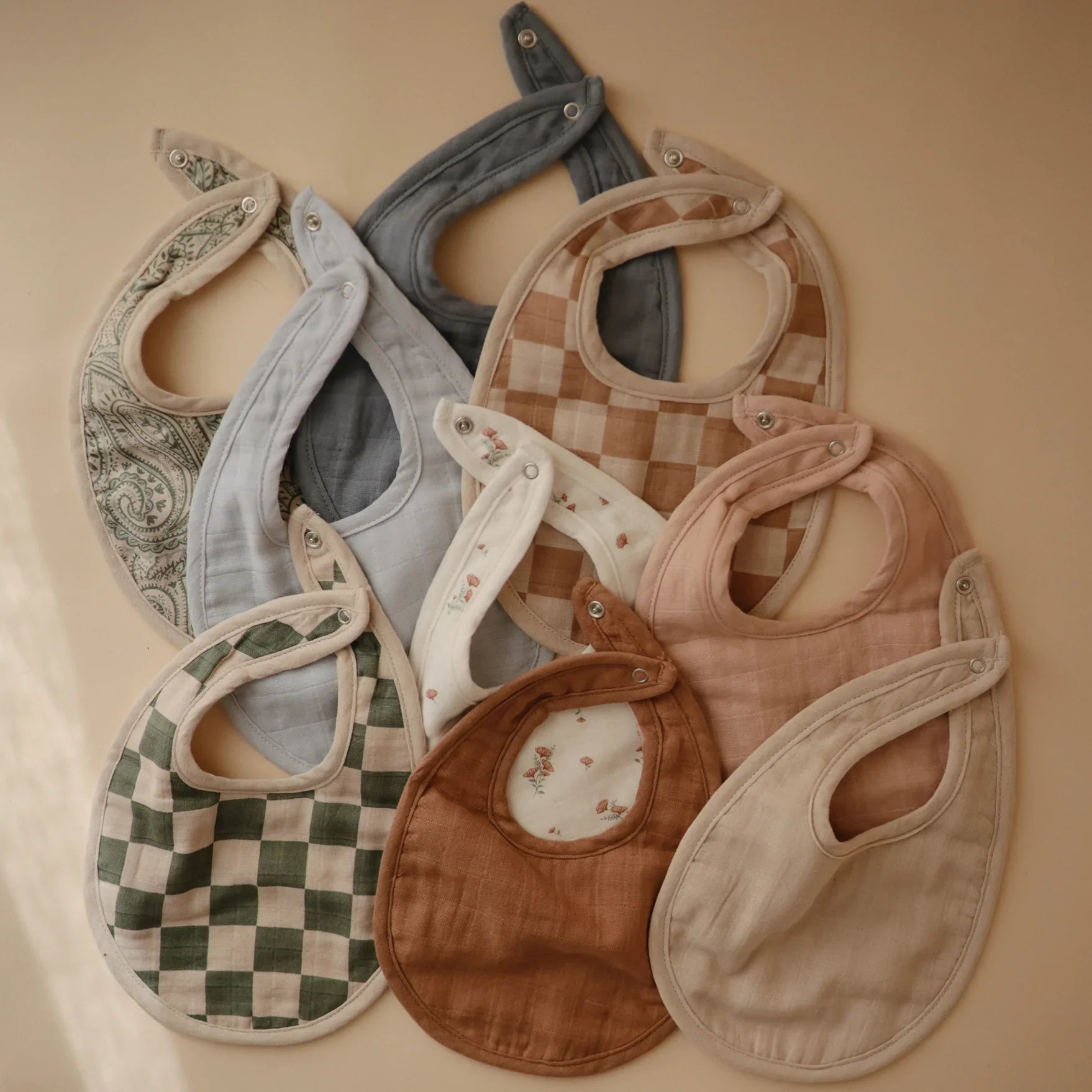 Ensemble de 2 bavoirs bébé en mousseline de coton, imprimés et unis