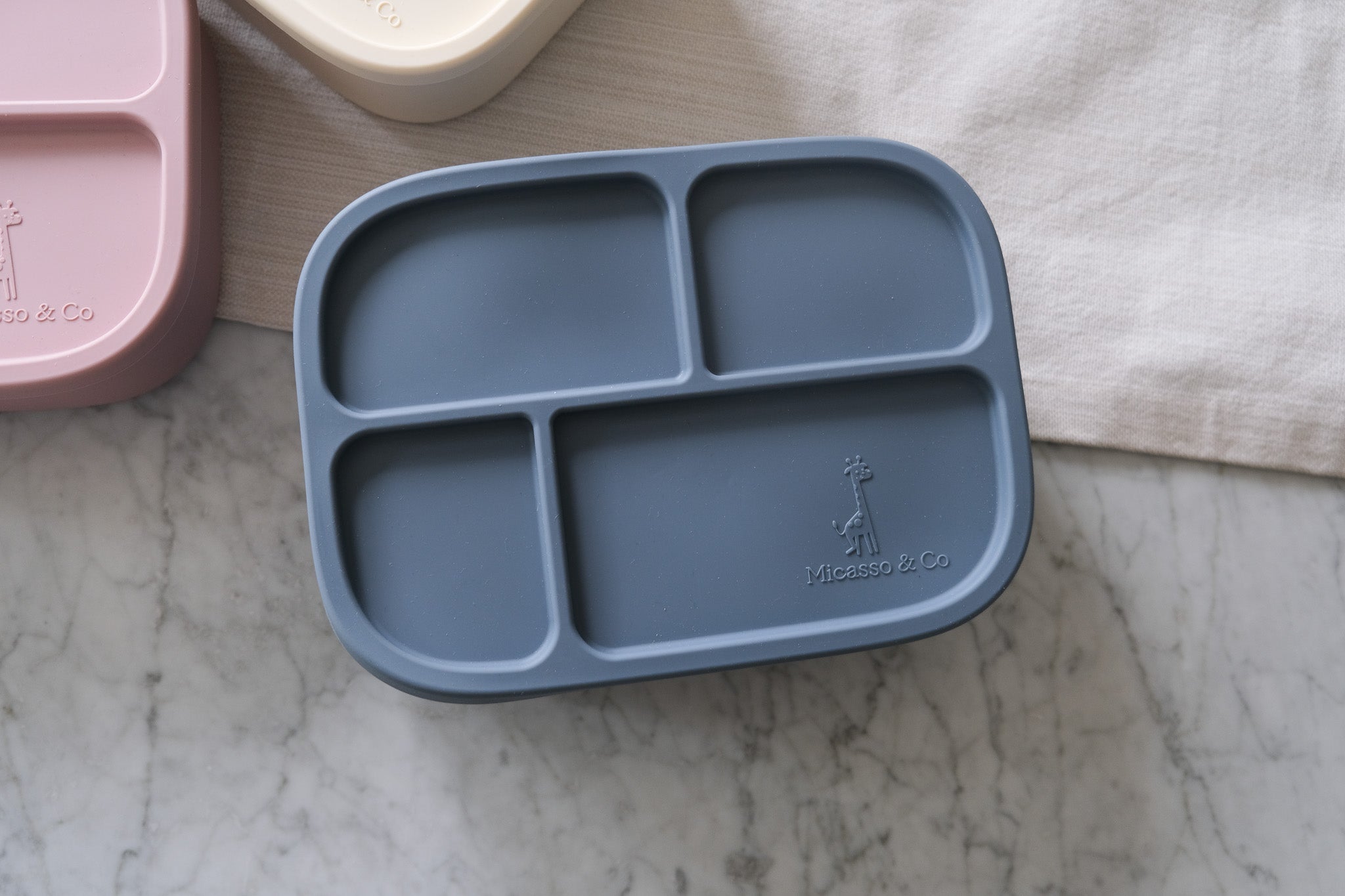 Boîte à lunch bento en silicone - Les Trouvailles de JustineBébés et tout - petitsMicassoandcoBleu majestueux