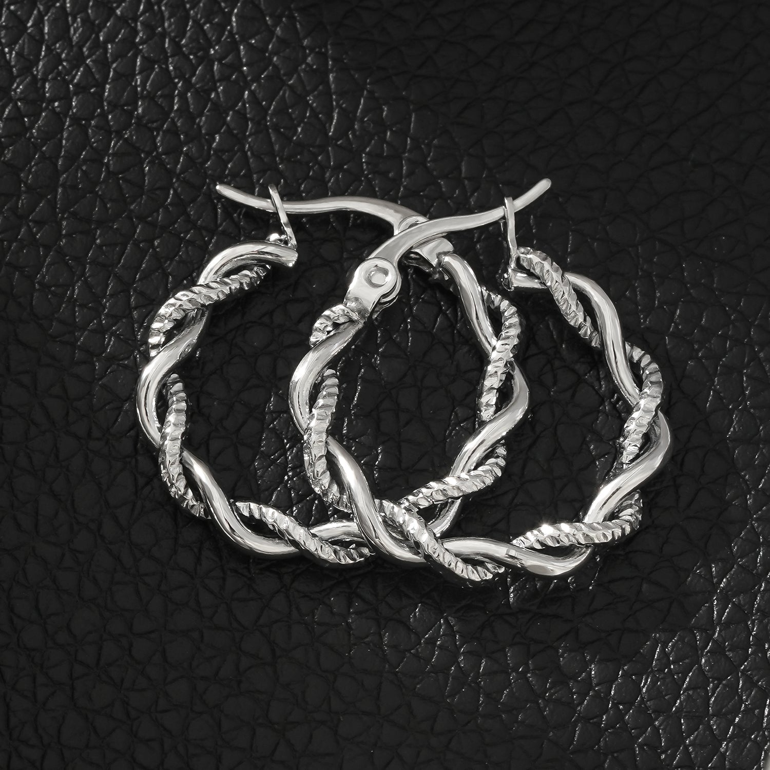 Boucles d’oreilles BARBARA | Anneaux torsadés à textures contrastées en or blanc (ton argent) - Les Trouvailles de JustineEARRINGSHACKNEY NINE Jewellery