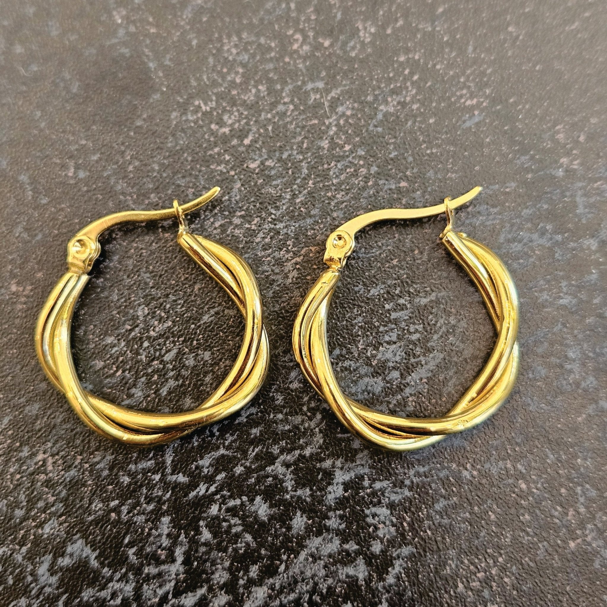 Boucles d’oreilles CARLOTA | Anneaux torsadés dorés - Les Trouvailles de JustineEARRINGSHACKNEY NINE Jewellery