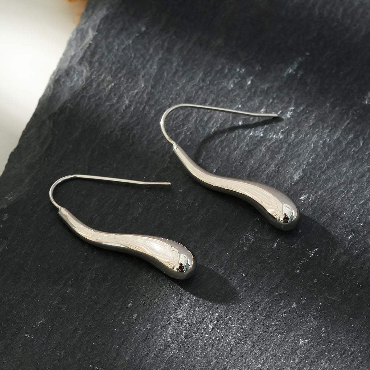 Boucles d’oreilles CORNING | Formes de têtard en or blanc (ton argent) - Les Trouvailles de JustineEARRINGSHACKNEY NINE Jewellery