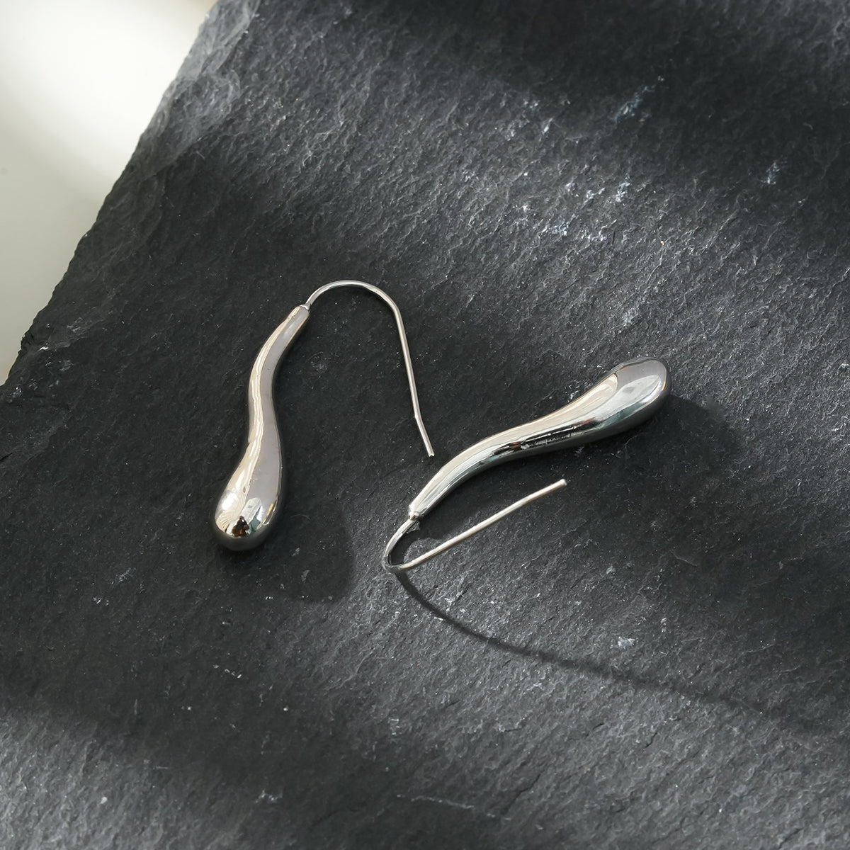 Boucles d’oreilles CORNING | Formes de têtard en or blanc (ton argent) - Les Trouvailles de JustineEARRINGSHACKNEY NINE Jewellery