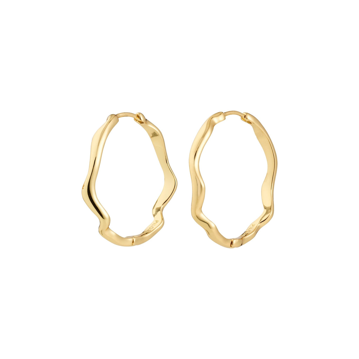 Boucles d’oreilles LARKIN ondulées Pilgrim faites à la main, en plaqué or 14 K ou argent avec 99 % de matériaux recyclés.