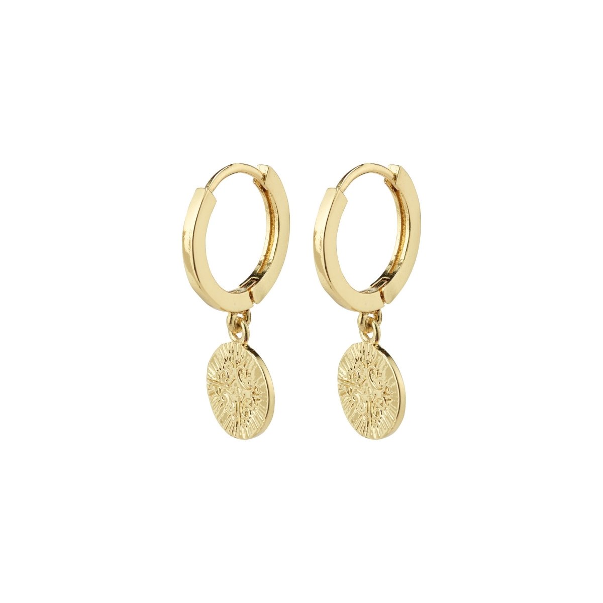Boucles d’oreilles NOMAD Pilgrim faites à la main avec créoles et pendentifs pièces gravées, en plaqué or ou argent.