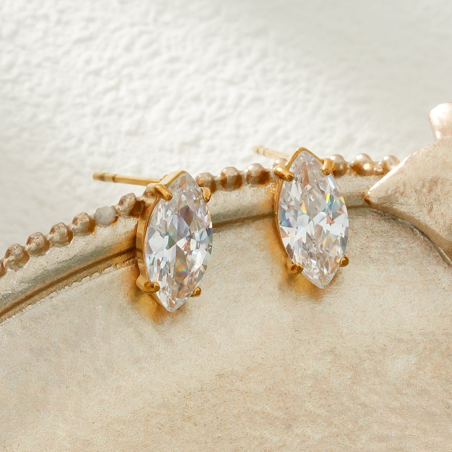 Boucles d’oreilles NUIT PARIS | Clous marquise pavé zirconia dorés - Les Trouvailles de JustineSTUD EARRINGSHACKNEY NINE Jewellery