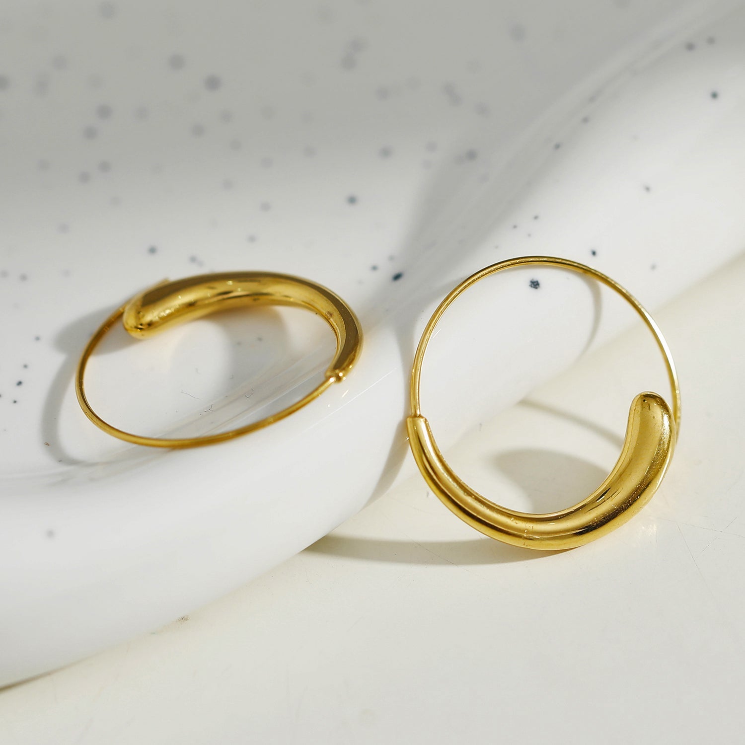 Boucles d’oreilles NURAL | Anneaux tourbillonnants dorés - Les Trouvailles de JustineEARRINGSHACKNEY NINE Jewellery