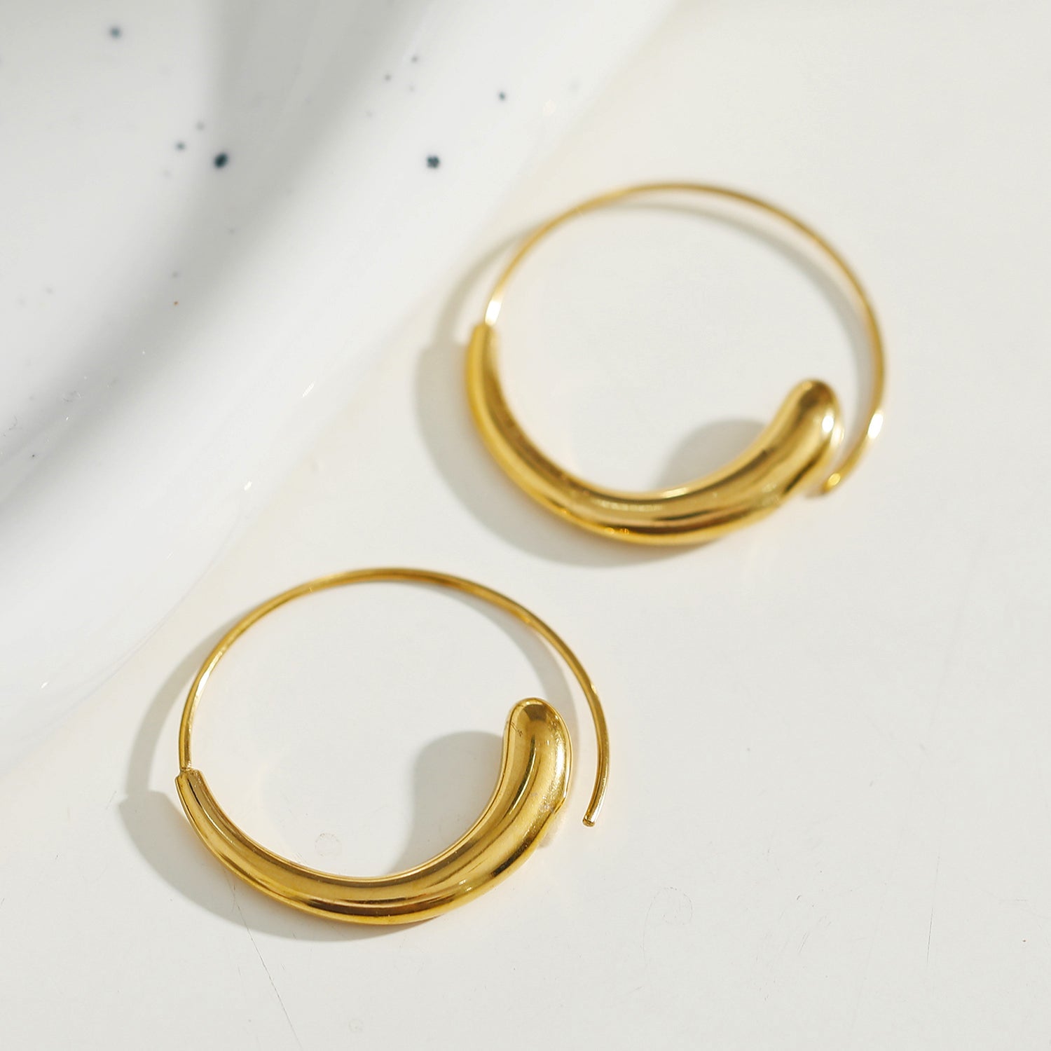 Boucles d’oreilles NURAL | Anneaux tourbillonnants dorés - Les Trouvailles de JustineEARRINGSHACKNEY NINE Jewellery
