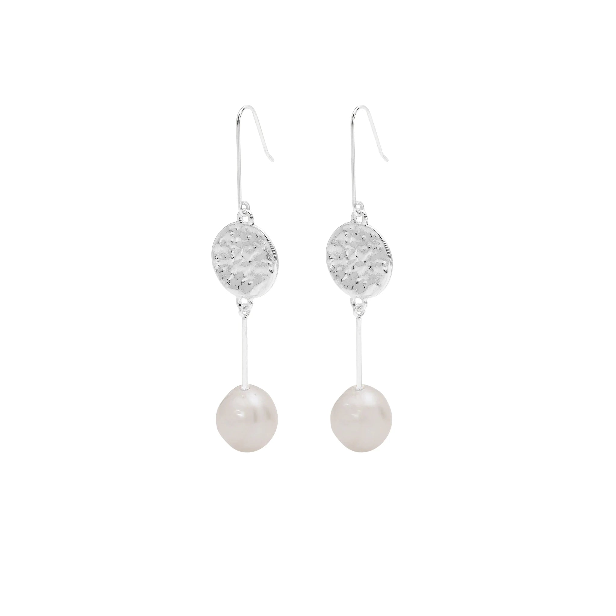 Boucles d’oreilles pendantes argentées avec perles d’eau douce rondes et pampilles haut texturé