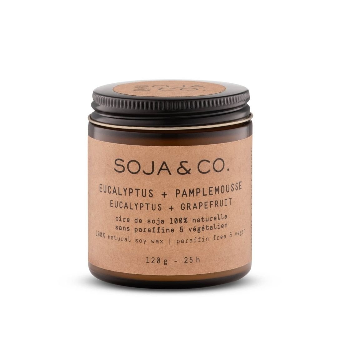 Bougie parfumée Soja & Co. pot brun foncé étiquette kraft et couvercle noir