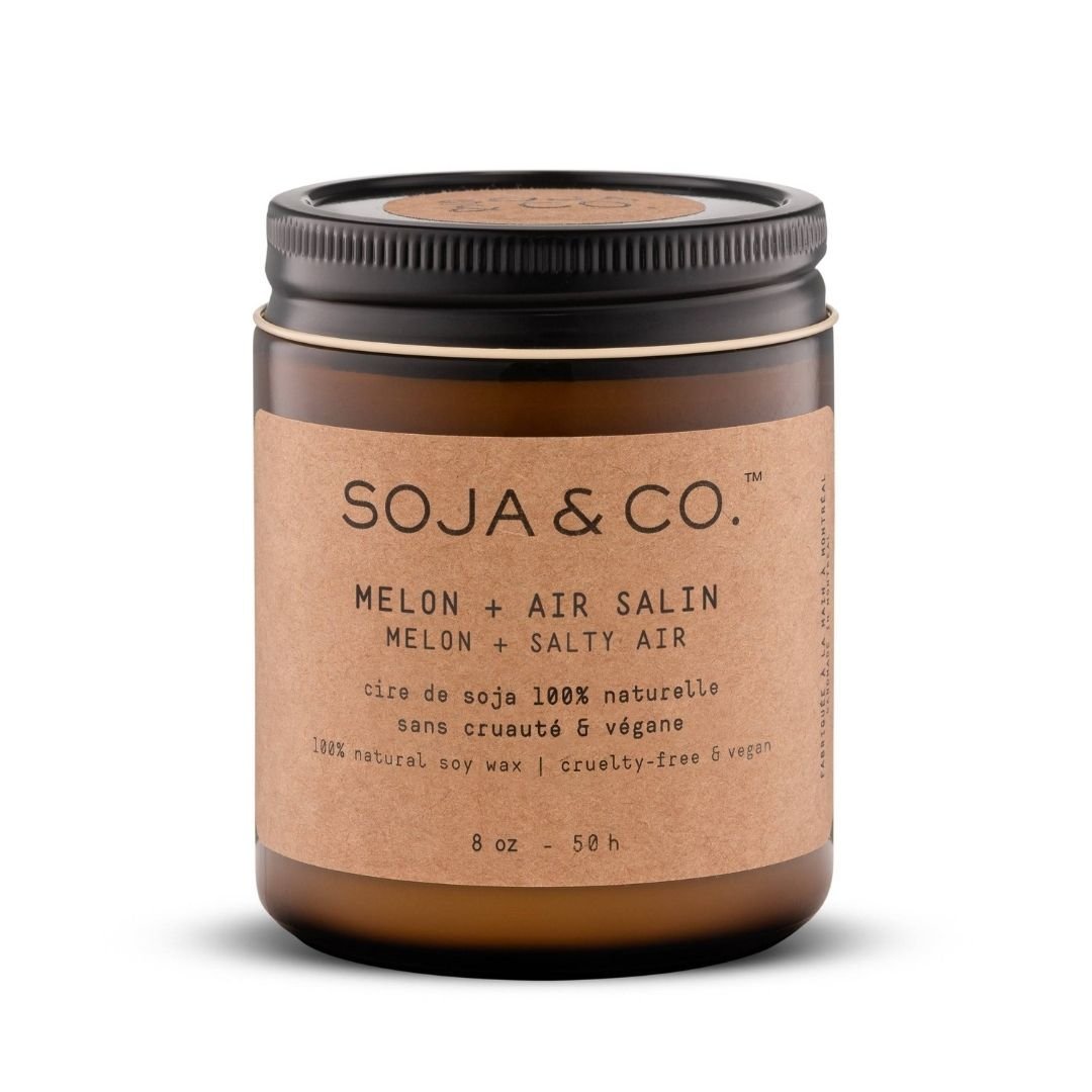 Retrouvez une fragrance fruitée et rafraîchissante aux notes de melon, agrumes, air salin, noix de coco et bois détrempé.