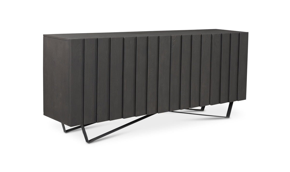 Buffet 4 portes en bois sombre, piètement en fer noir, façade à panneaux verticaux.