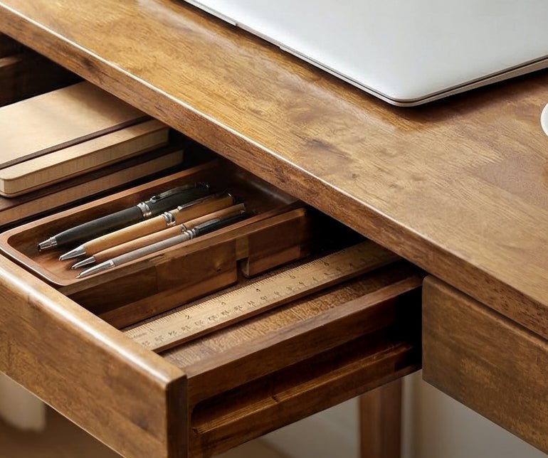 Bureau Wilma | Bois d’hévéa massif | Tiroir intégré & coins arrondis - Les Trouvailles de JustineTableDH International Trading Inc.Natural