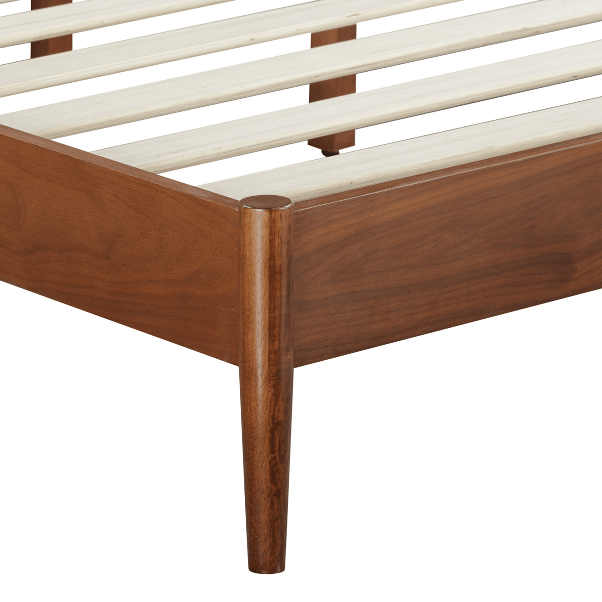 Angle du cadre de lit en bois avec pieds droits et lattes blanches