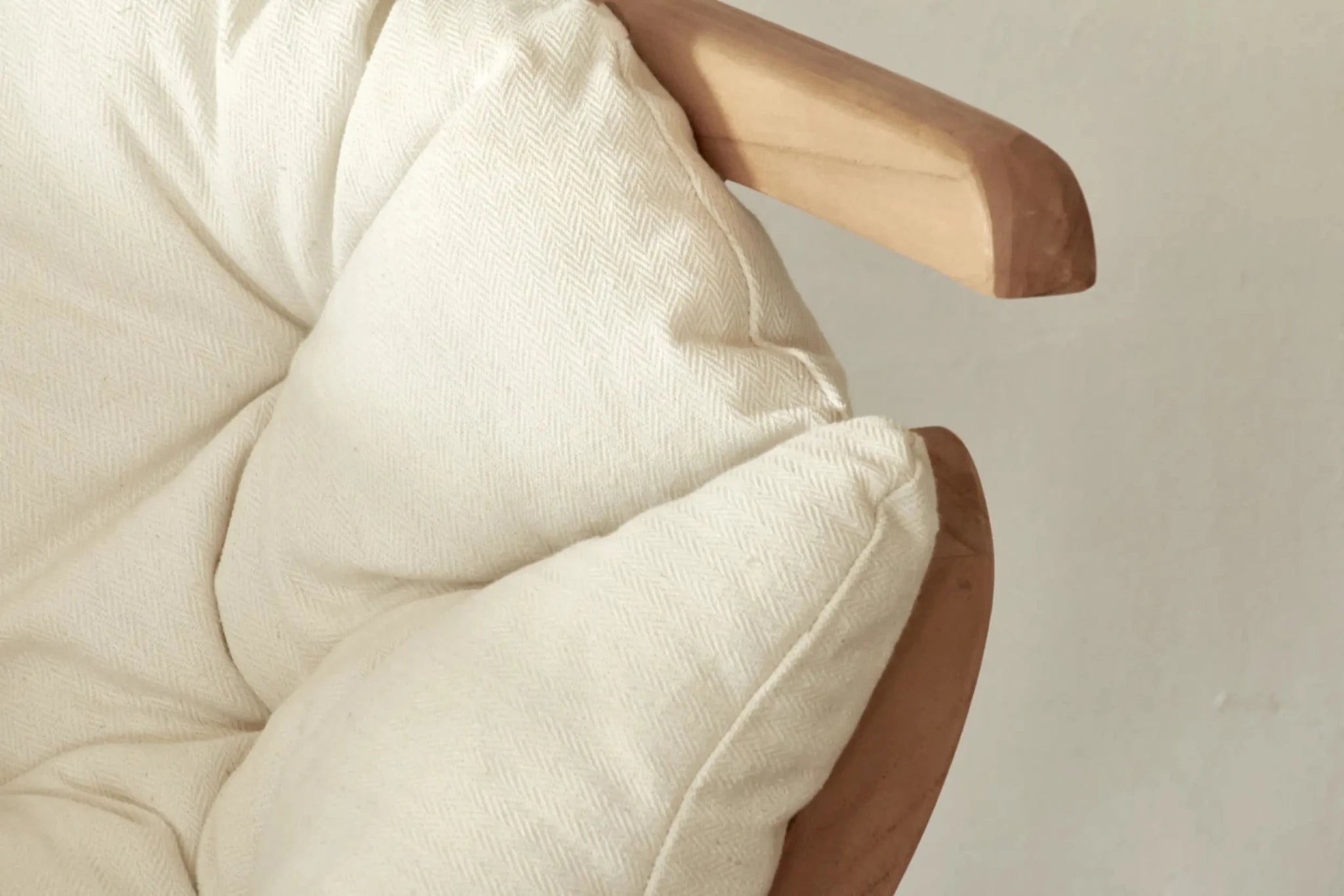 Chaise Shell en Teck Massif | Design Organique - Les Trouvailles de JustineChaises d'accentCRUSOË