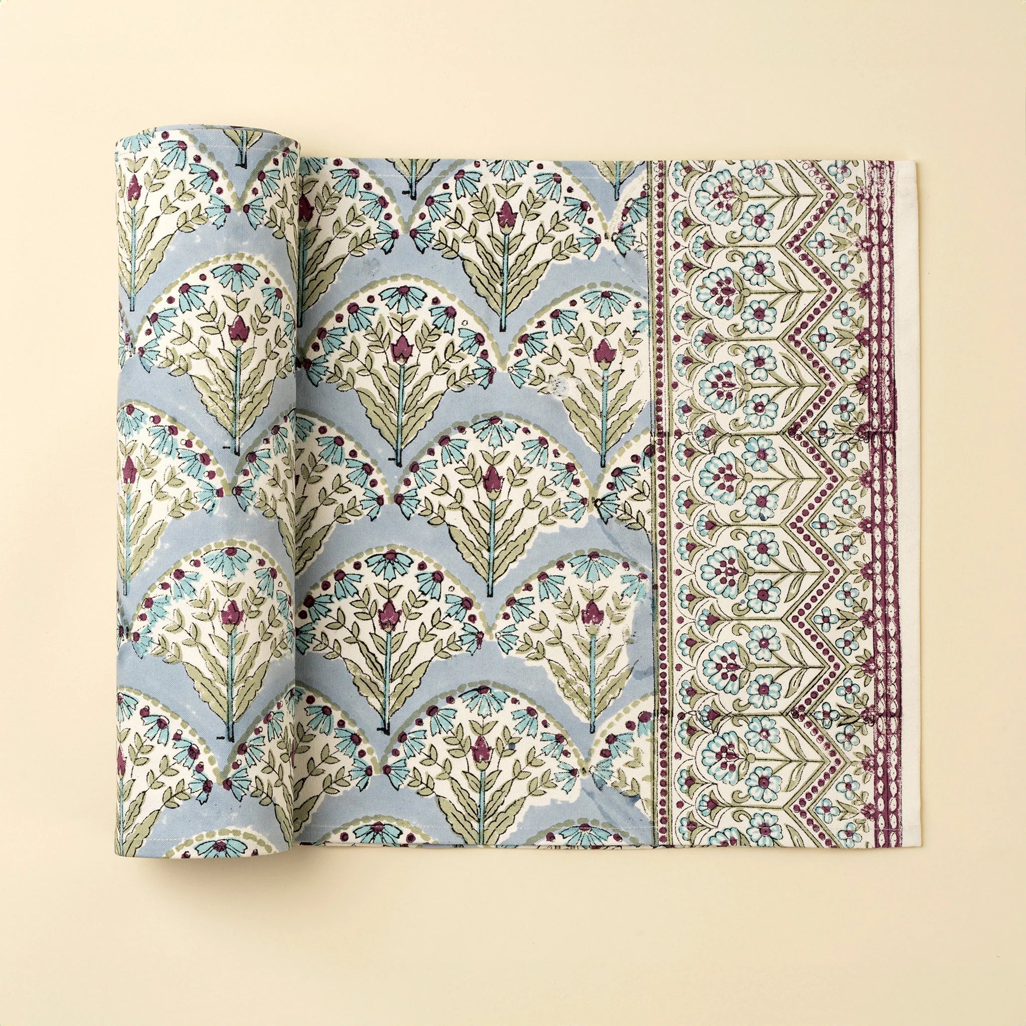 Chemin de table Sakura imprimé au bloc, Bleu | Fait à la main | Coton naturel | Indaba - Les Trouvailles de JustineIndaba Home