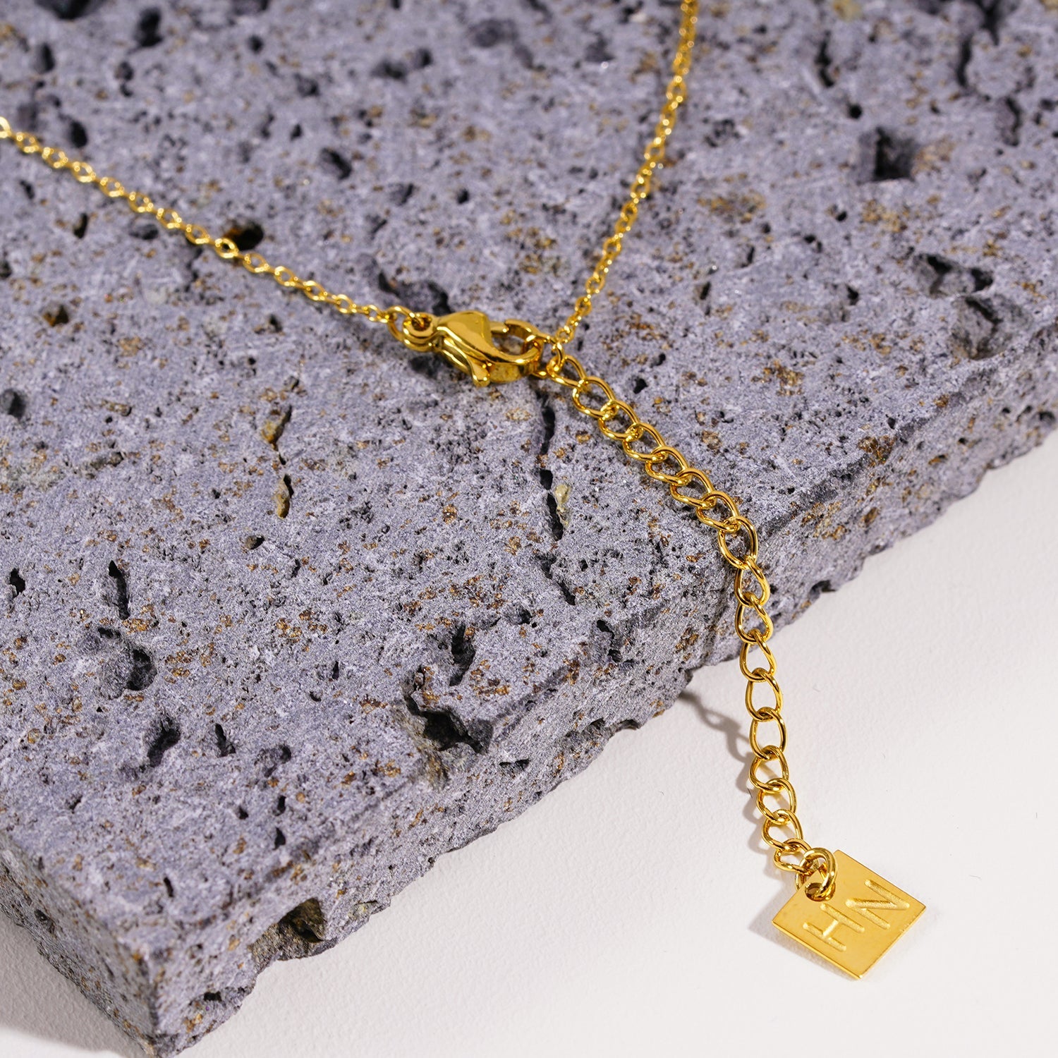 Collier AUREOLE | Chaîne essentielle quotidienne avec délicates perles carrées en or - Les Trouvailles de JustineNECKLACEHACKNEY NINE Jewellery