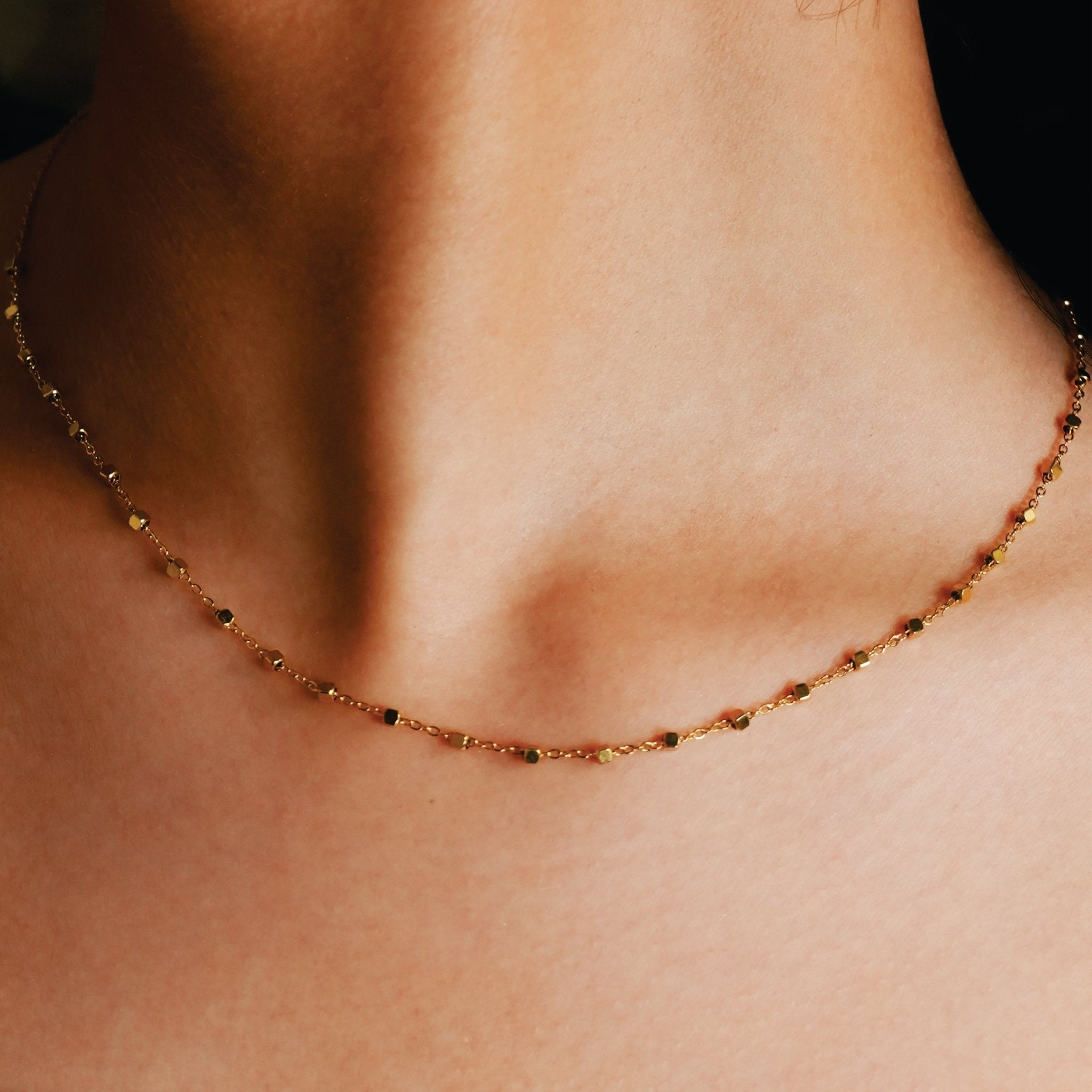 Collier AUREOLE | Chaîne essentielle quotidienne avec délicates perles carrées en or - Les Trouvailles de JustineNECKLACEHACKNEY NINE Jewellery