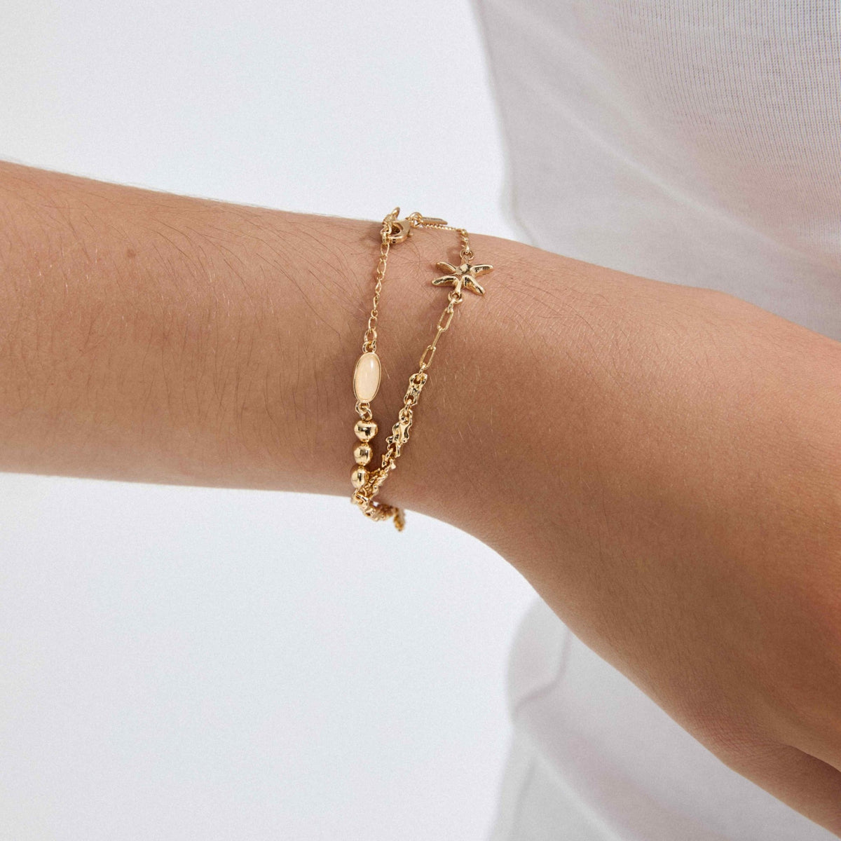 Collier et bracelet 2-en-1 plaqué or : chaîne fine à breloques étoiles
