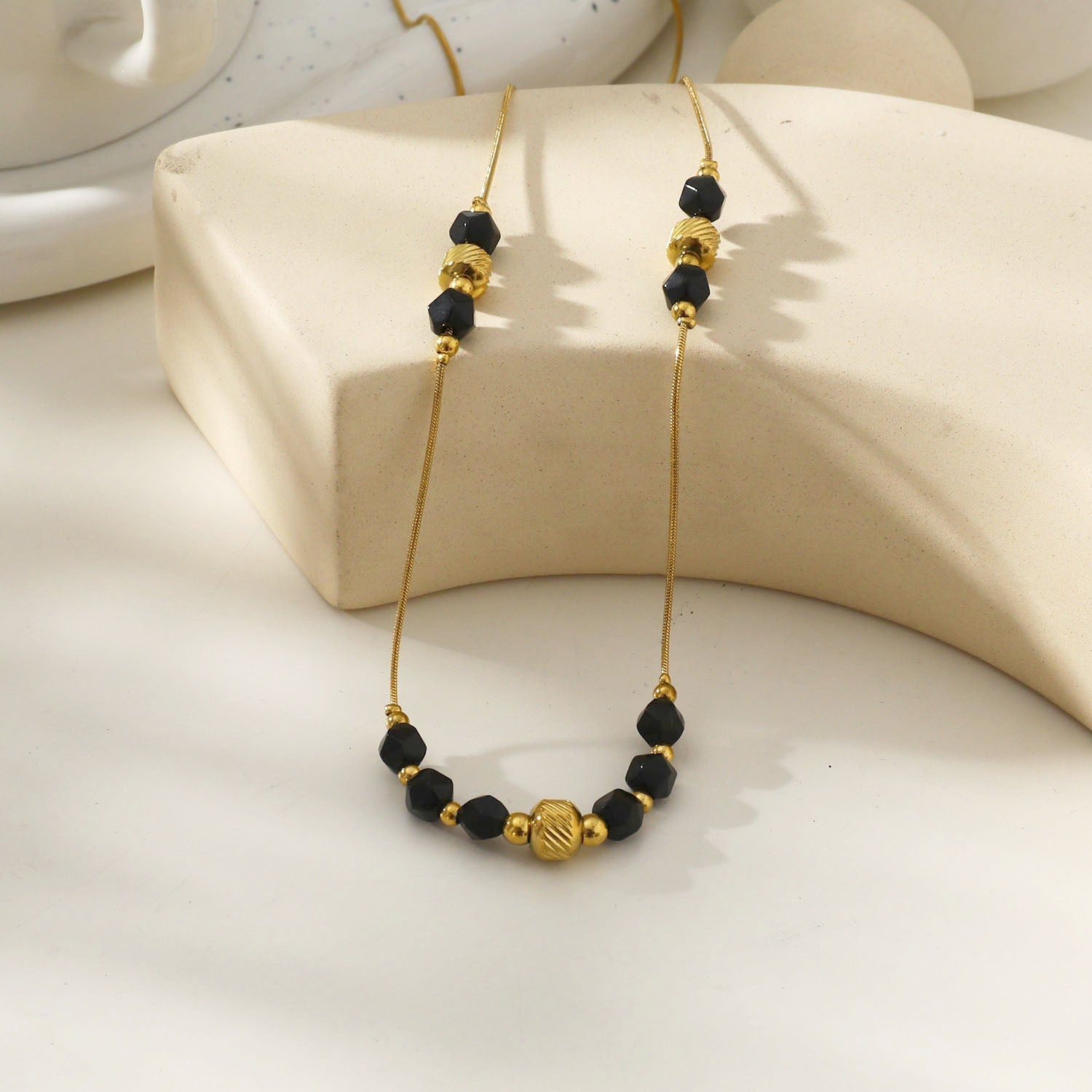 Collier MARA | Chaîne à perles en obsidienne noire & métal doré - Les Trouvailles de JustineNECKLACEHACKNEY NINE Jewellery