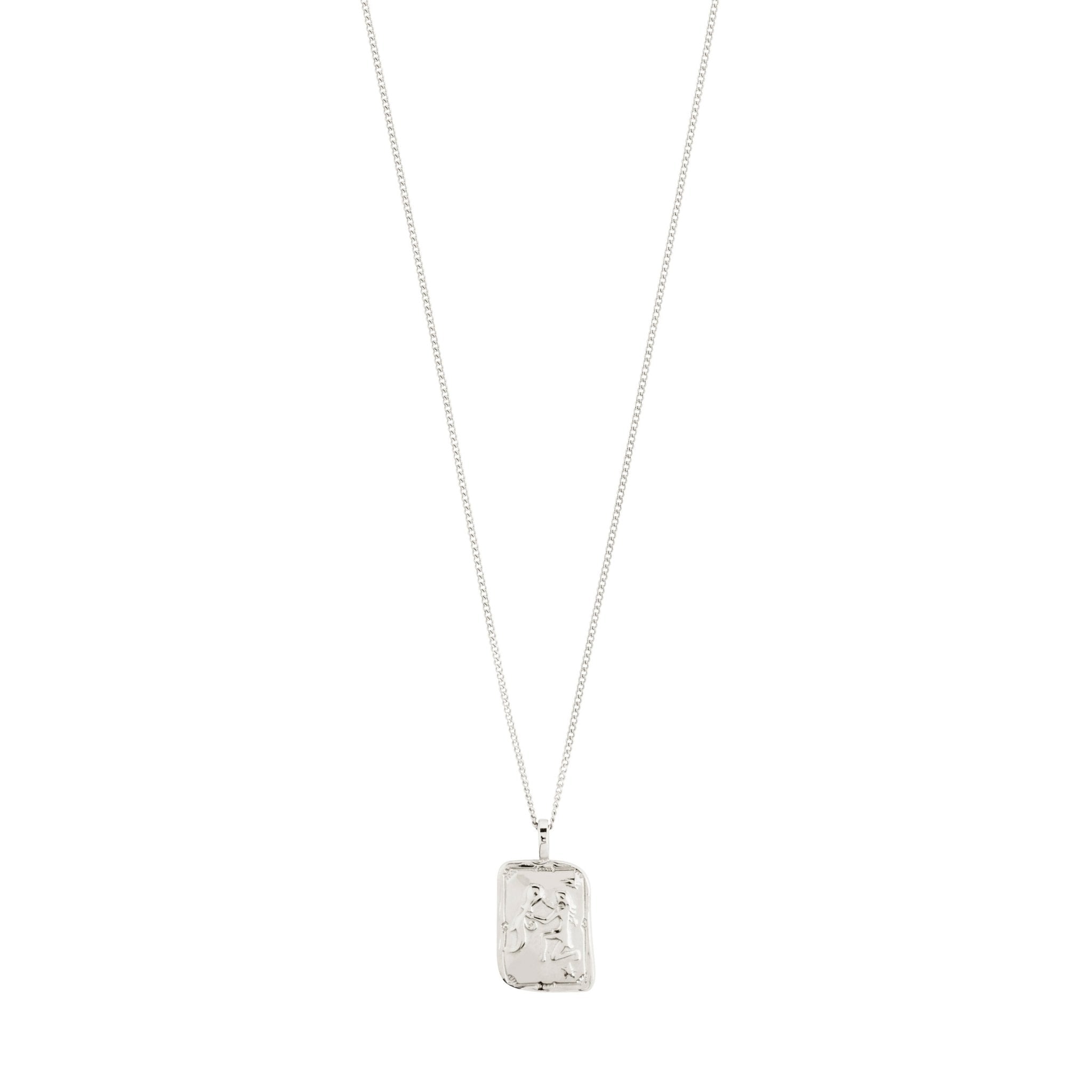 Collier pendentif Verseau plaqué argent, pendentif rectangulaire gravé, gros plan