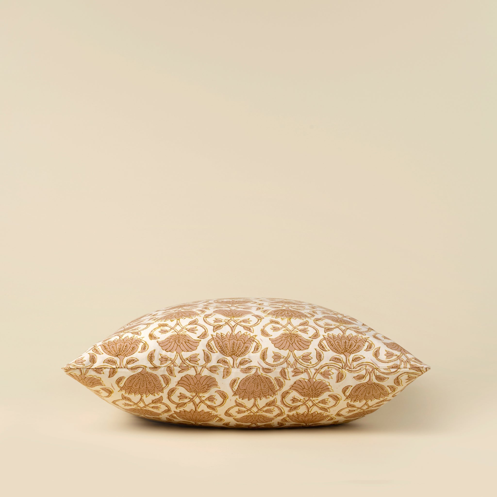 Coussin décoratif Chitra imprimé au bloc | 50 × 50 cm | Coton biologique | Fait à la main | Indaba - Les Trouvailles de JustineIndaba HomeHousse avec rembourrage en plumes et duvet