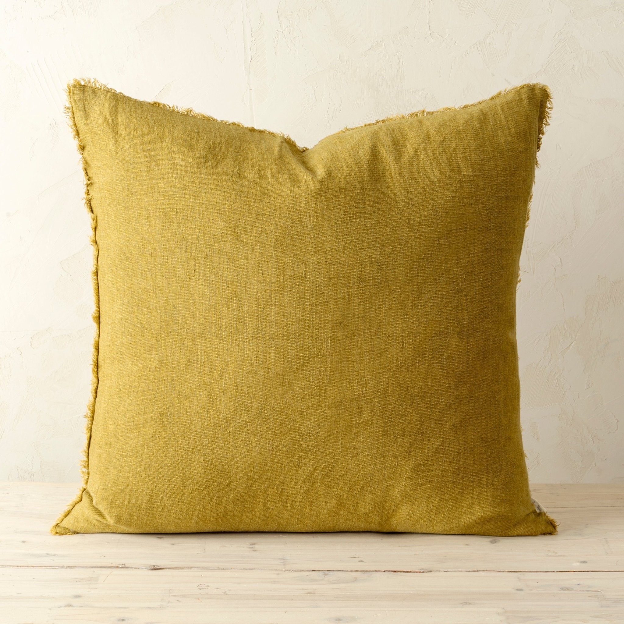 Coussin décoratif en lin Lina | 60 x 60 cm | Cumin - Les Trouvailles de JustineIndaba HomeCOVER WITH FEATHER DOWN FILLER