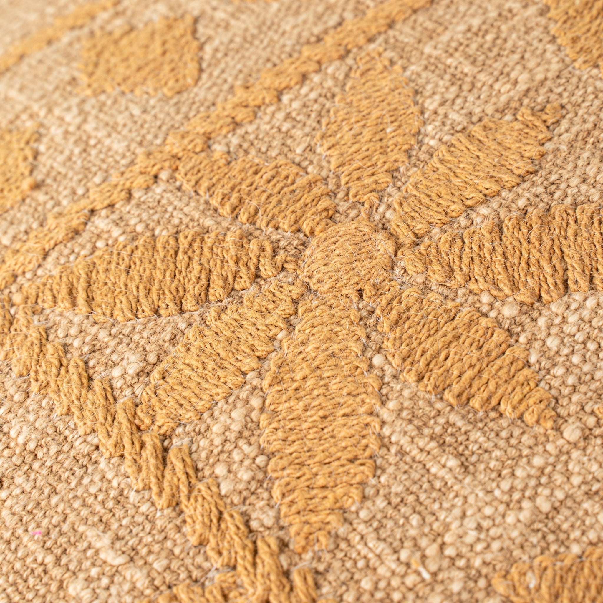 Coussin décoratif Isolde brodé | 50 × 50 cm | Coton | Fait à la main | Indaba - Les Trouvailles de JustineIndaba HomeHousse avec rembourrage en plumes et duvet