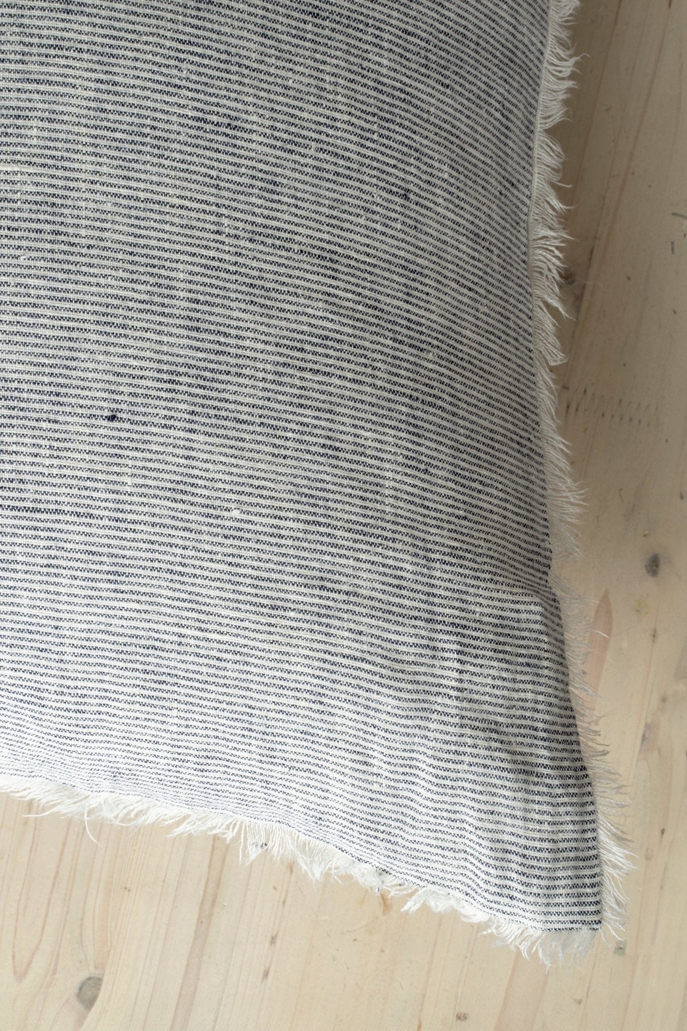 Coussin Lina en Lin | 61x61 cm | Fait à la main | Navy Stripe - Les Trouvailles de JustineIndaba HomeCOVER WITH FILLER