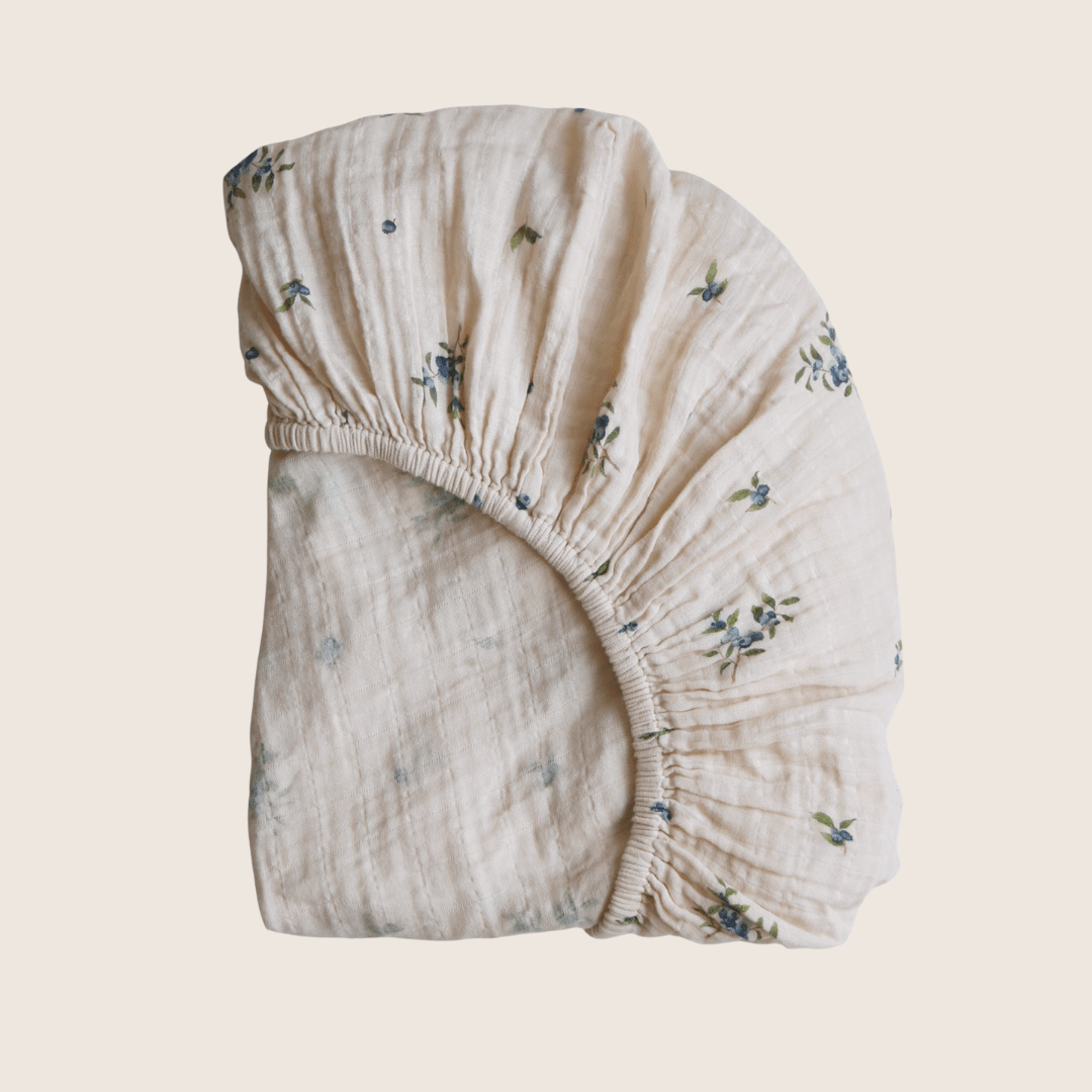 Drap contour pour bassinette en mousseline de coton biologique Blueberry par House of Elia