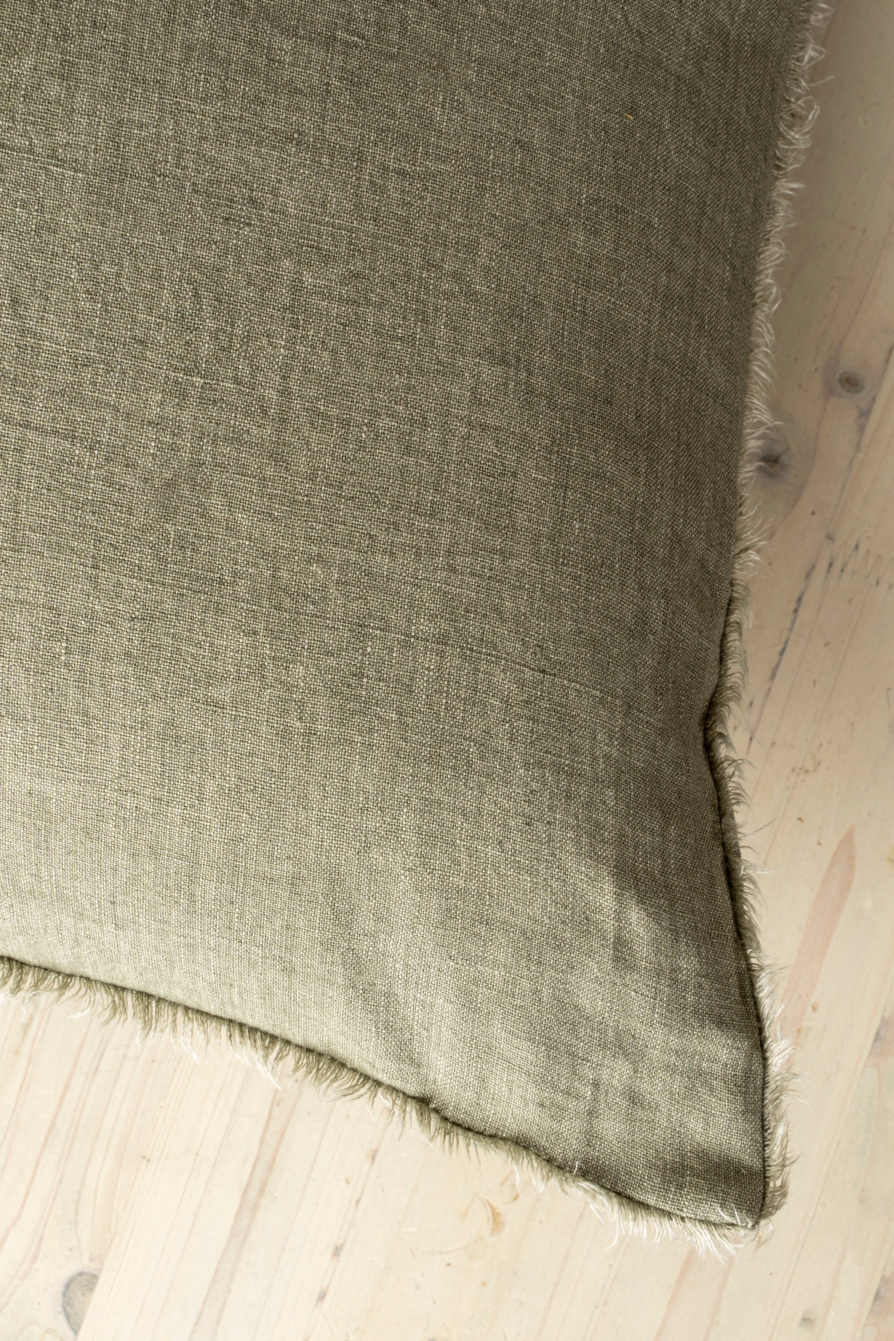 Coussin Confectionné à la Main en Lin Belge Lina | 60x60 cm | Shadow