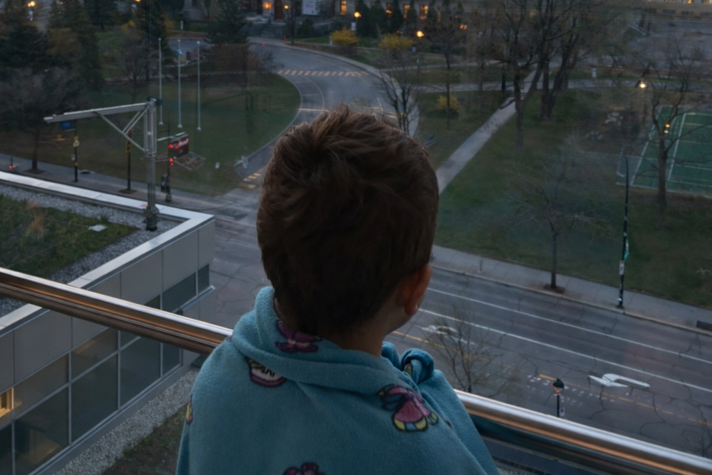 Enfant à l’Hôpital Sainte-Justine | Les Trouvailles de Justine | Jacob