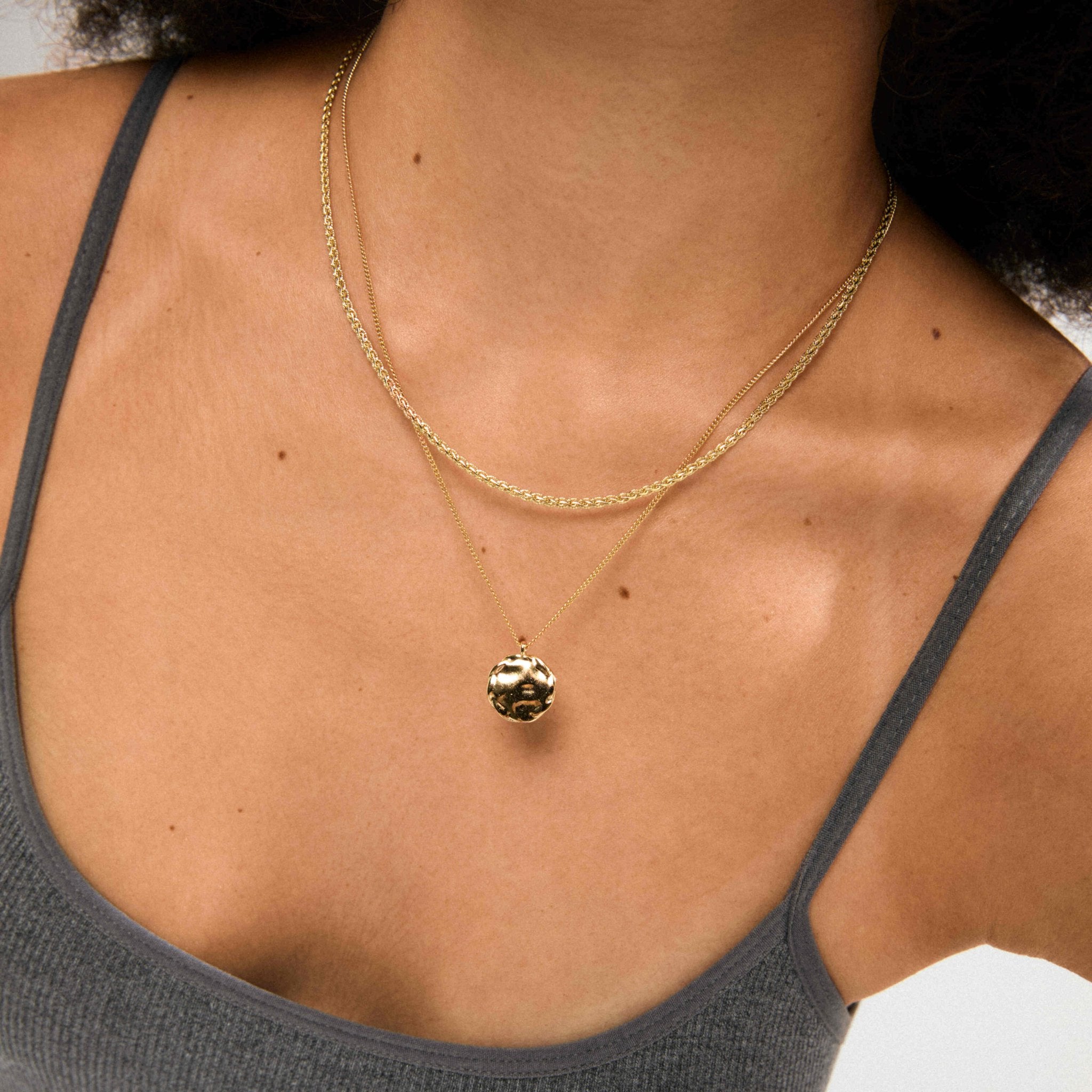 Ensemble de colliers 2-en-1 plaqué or, chaîne double et pendentif boule
