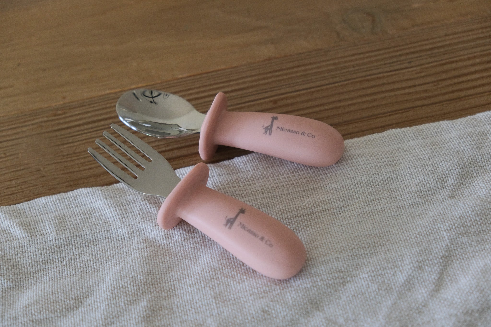 Ensemble de cuillère et fourchette en silicone et métal - Les Trouvailles de JustineMicassoandcovieux rose