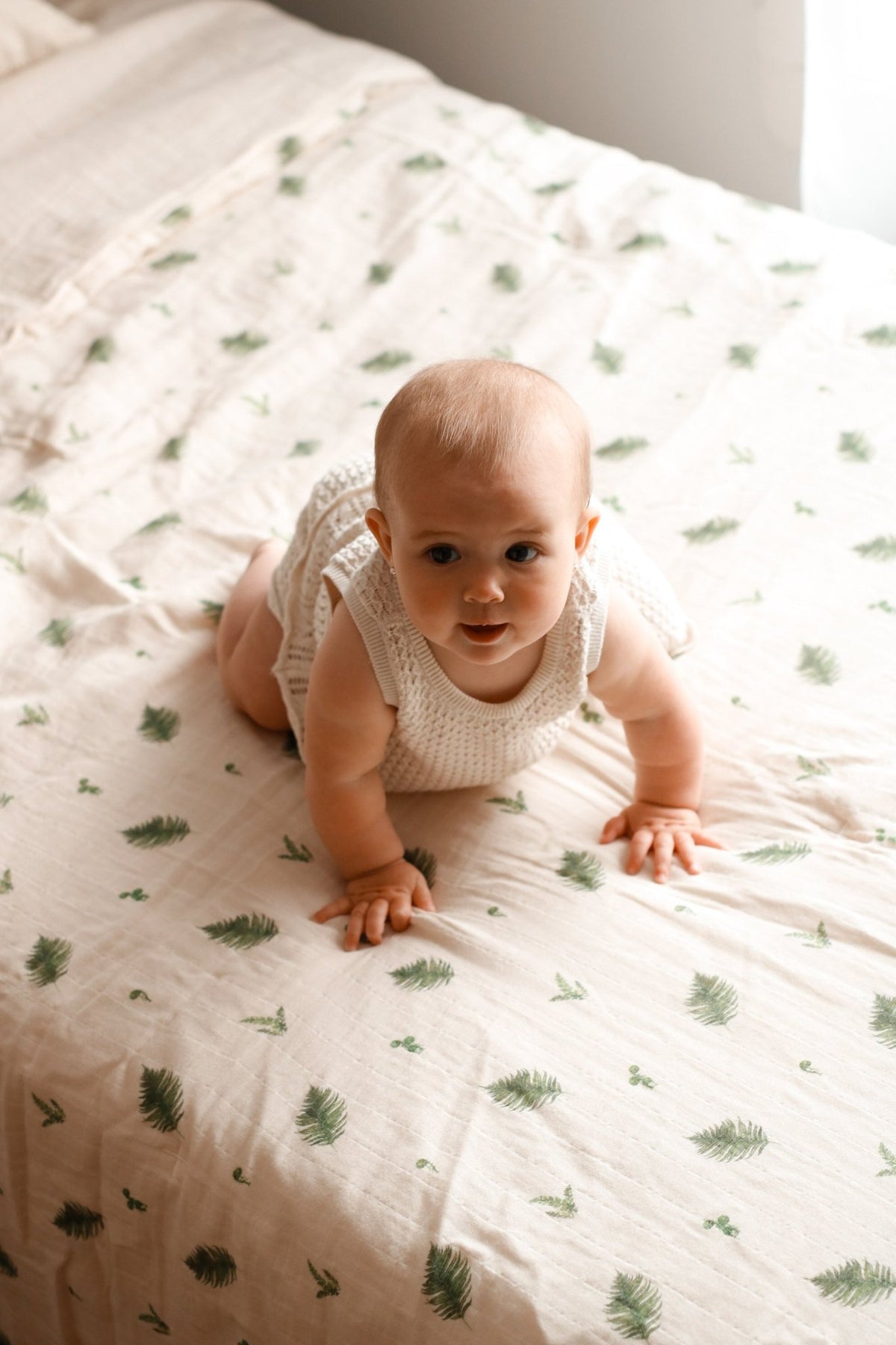 Housse de couette en coton bio, motifs feuilles vertes sur fond clair, avec taie.