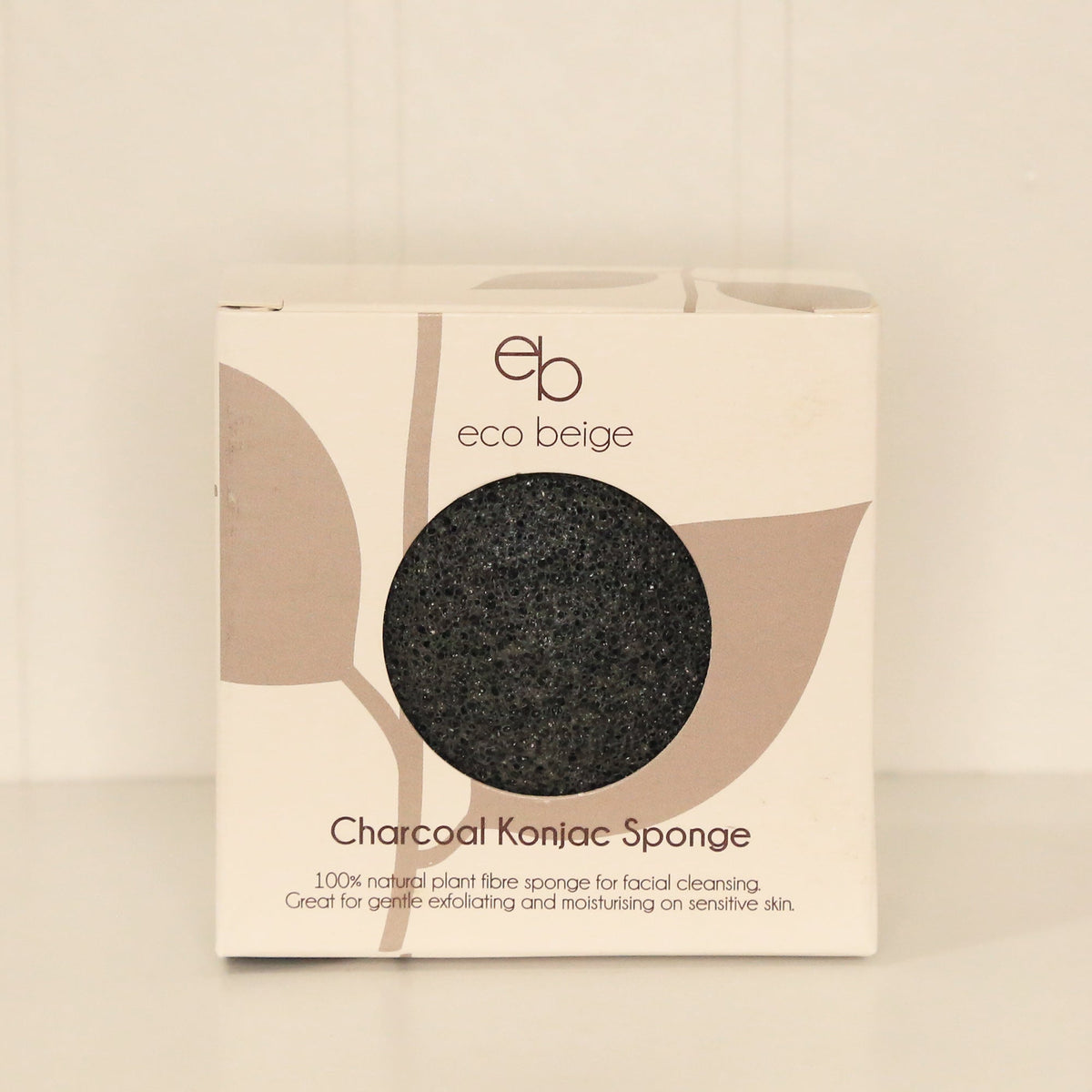 Éponge visage konjac ronde noire au charbon, en emballage