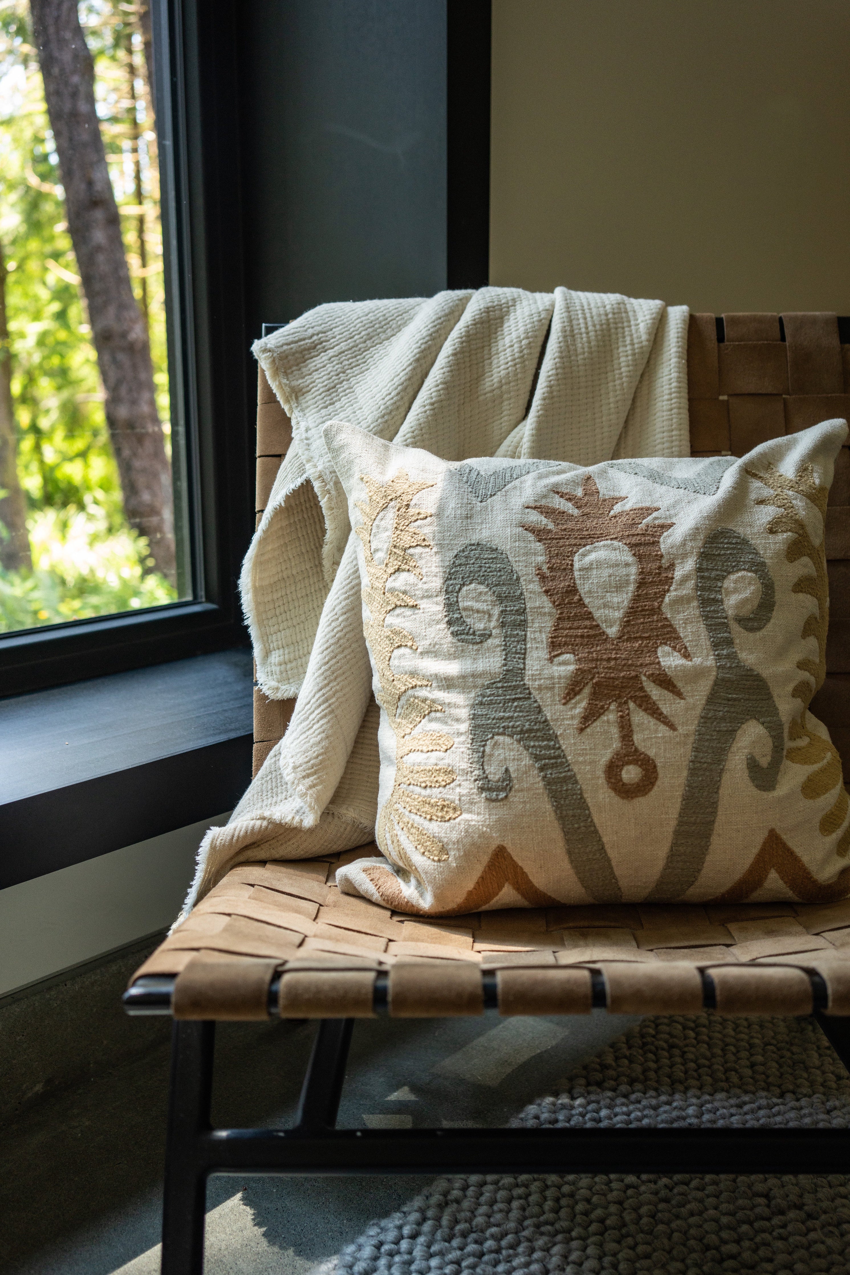 Coussin Bora Bora en Lin | 50 x 50 cm | Motifs Suzani Indiens