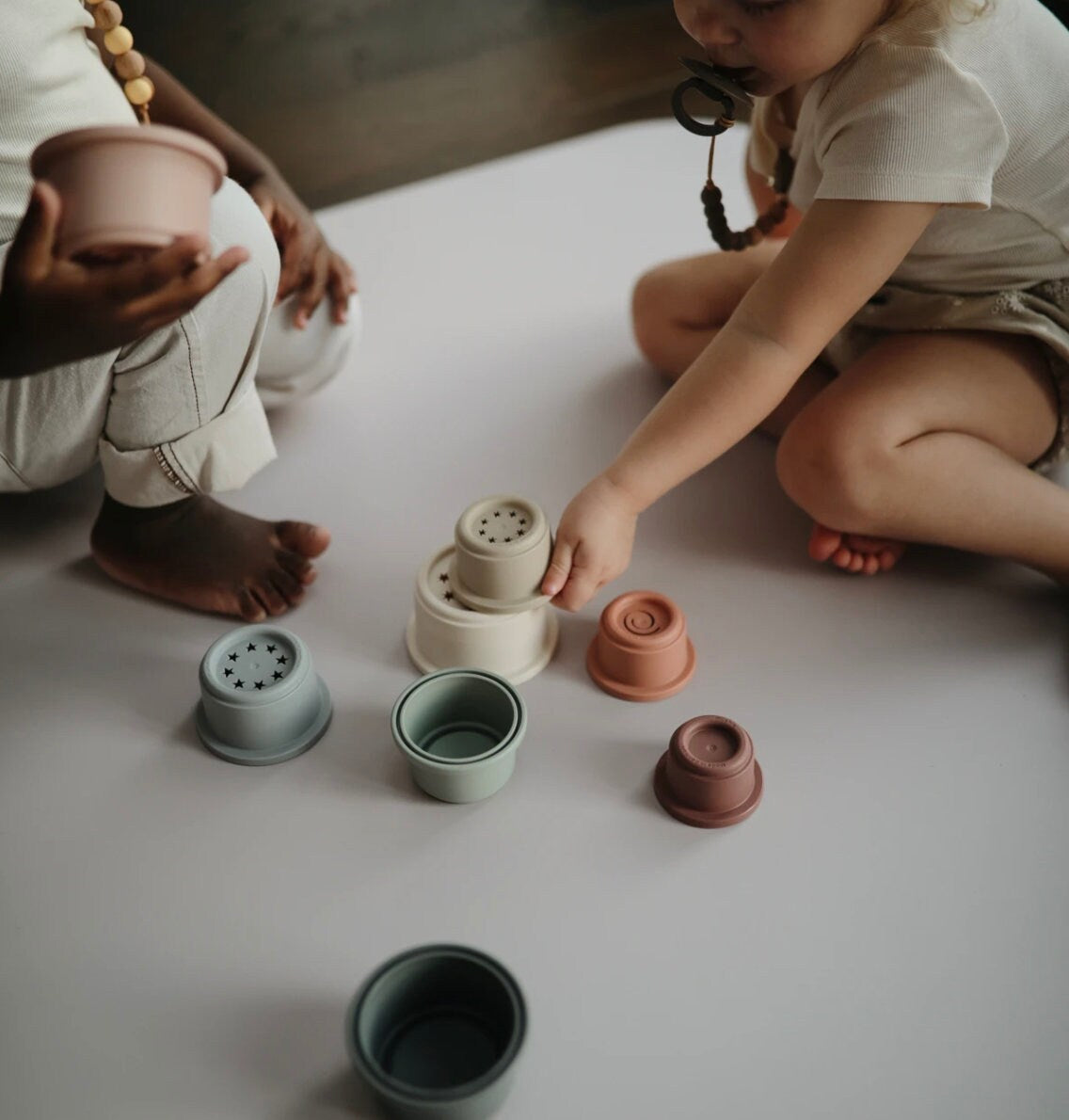 Tour de gobelets empilables pour bébé | Jouet d’éveil Montessori