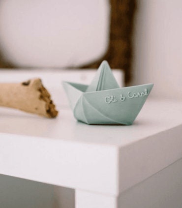 Bateau origami pour le bain en caoutchouc naturel | Jouet d’éveil & de dentition | Fait main