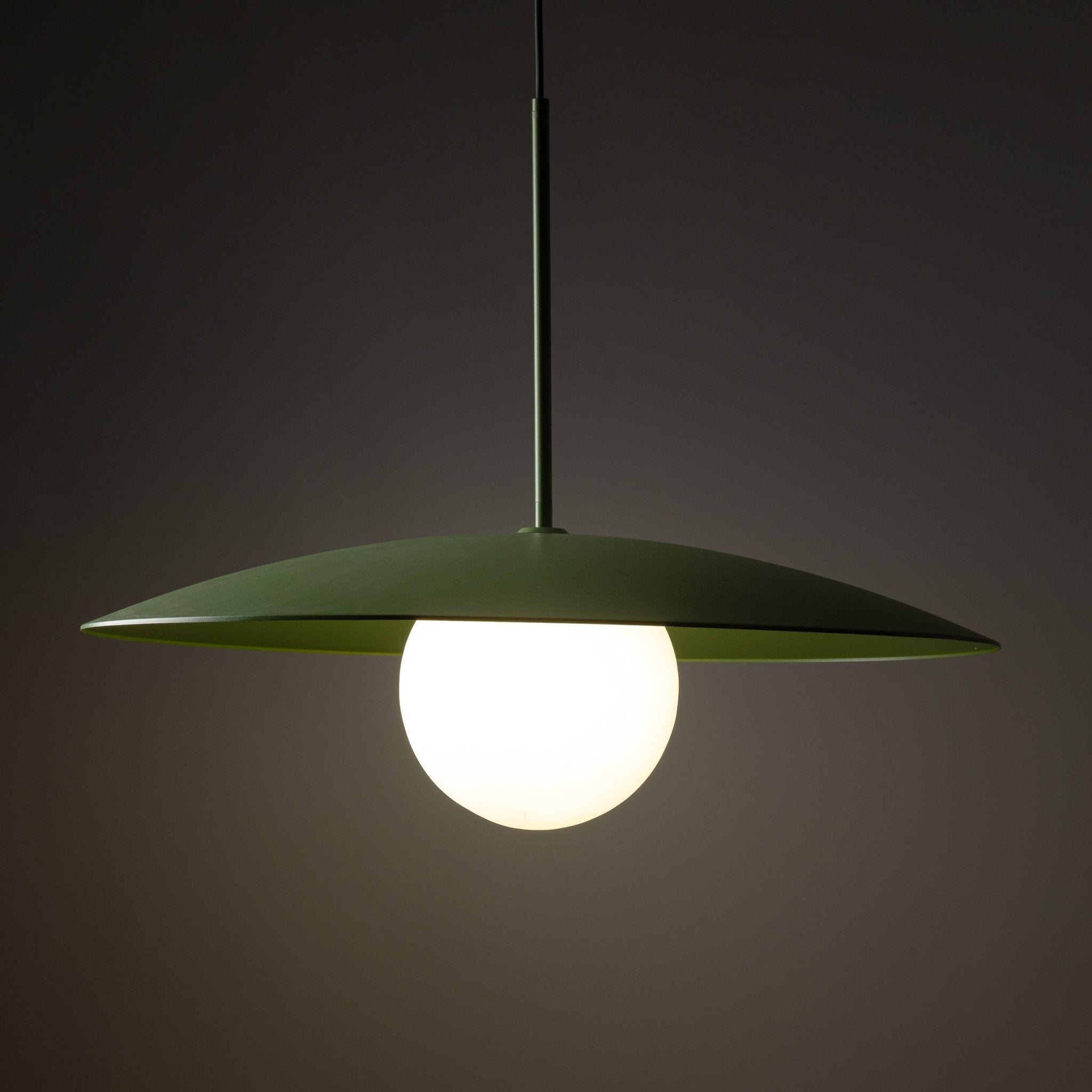 Lampe à Suspension Moderne du Milieu du Siècle SLATE | Verre Opalin et Métal Peint - Les Trouvailles de JustineLumoCraftsBeige