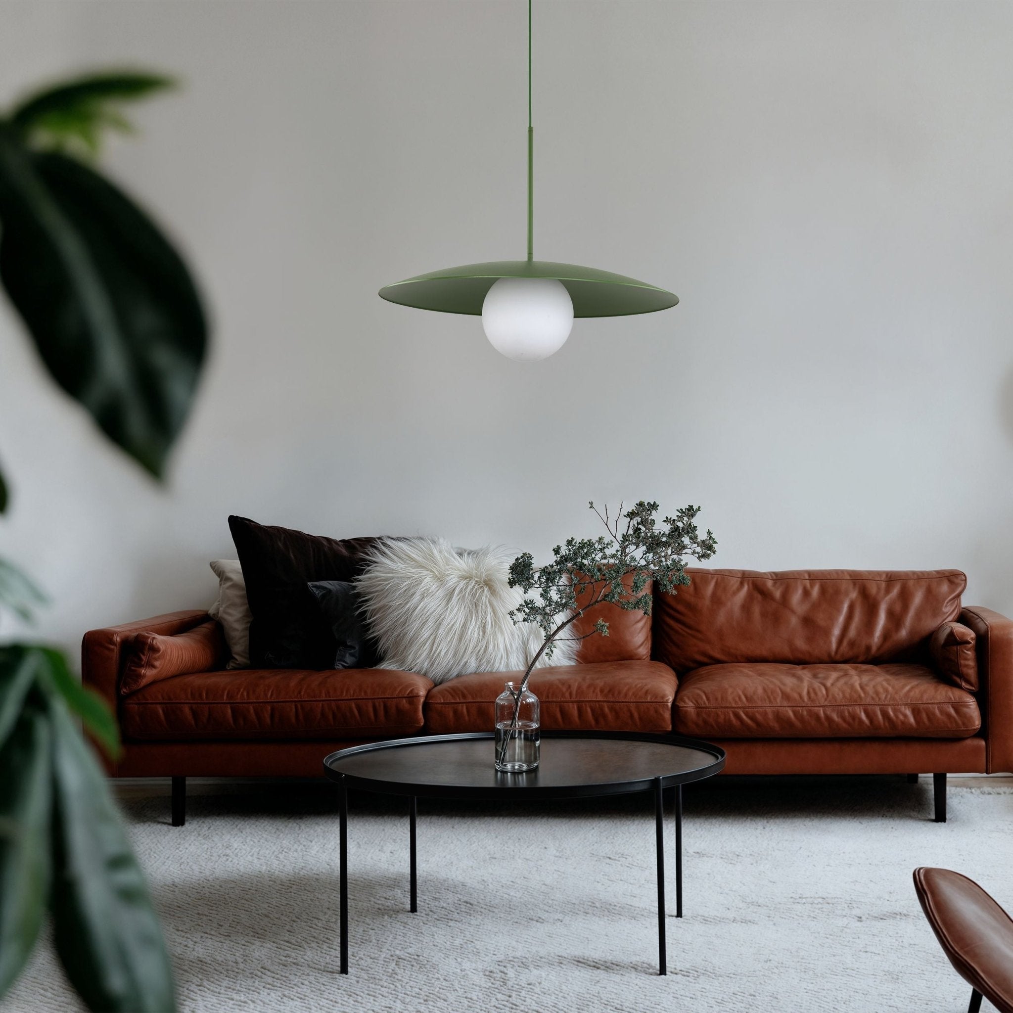 Lampe à Suspension Moderne du Milieu du Siècle SLATE | Verre Opalin et Métal Peint - Les Trouvailles de JustineLumoCraftsBeige