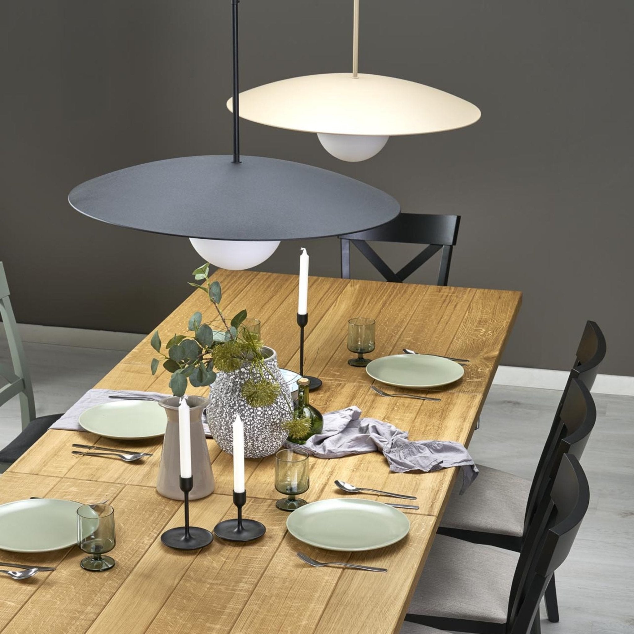 Lampe à Suspension Moderne du Milieu du Siècle SLATE | Verre Opalin et Métal Peint - Les Trouvailles de JustineLumoCraftsBlack
