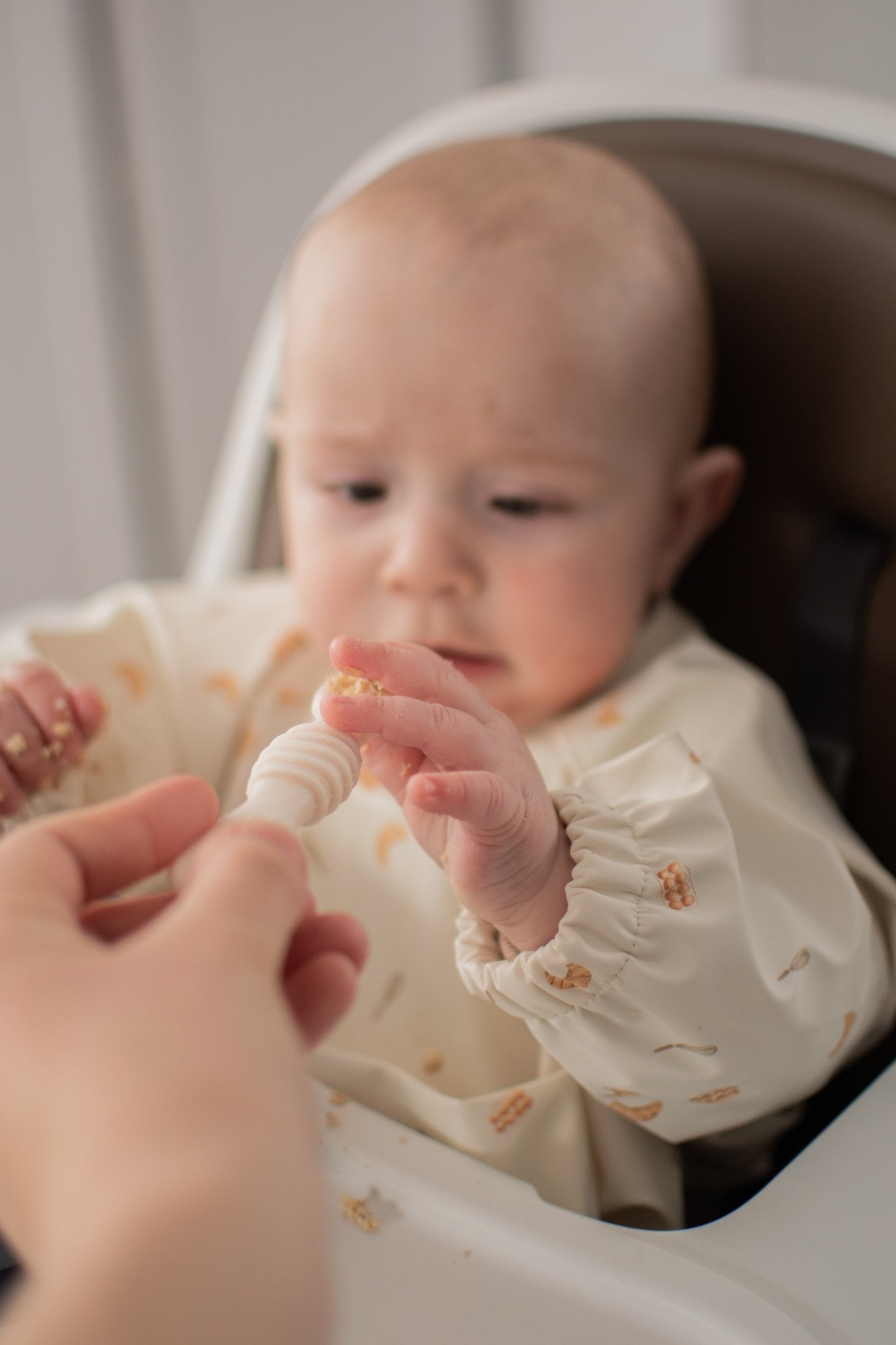 Les cuillères d'apprentissage en silicone - Les Trouvailles de JustineBébés et tout - petitsMicassoandcomauve et blanc crème