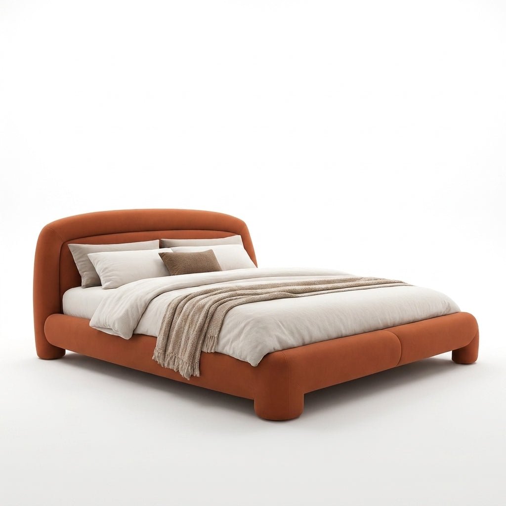Lit rembourré minimaliste en tissu terracotta, tête de lit arrondie, pieds bas