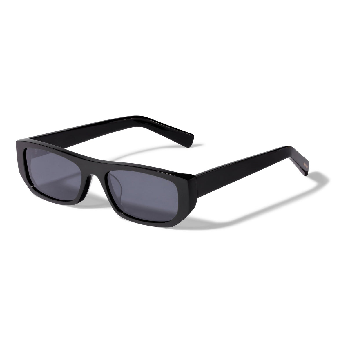 Lunettes de soleil AINSLEY noires Pilgrim avec monture rectangulaire et plastique recyclé.