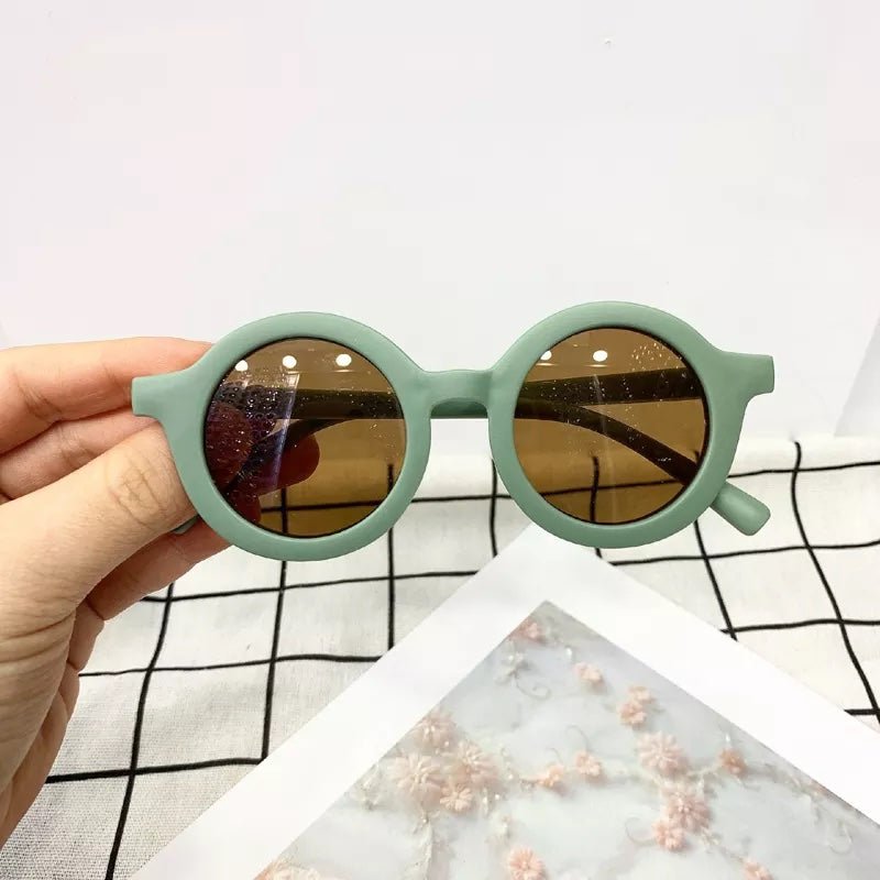 Lunettes de soleil pour tout-petits à monture vert sauge et verres fumés
