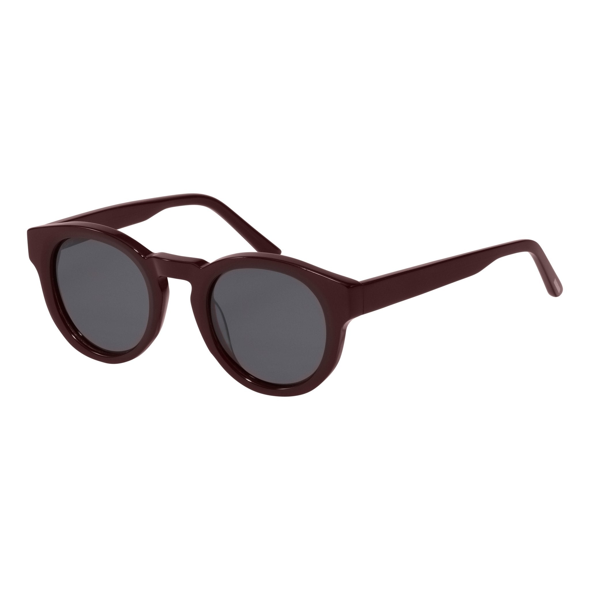 Lunettes de soleil JANICA brun foncé Pilgrim avec monture ronde en matériaux recyclés et protection UV400.