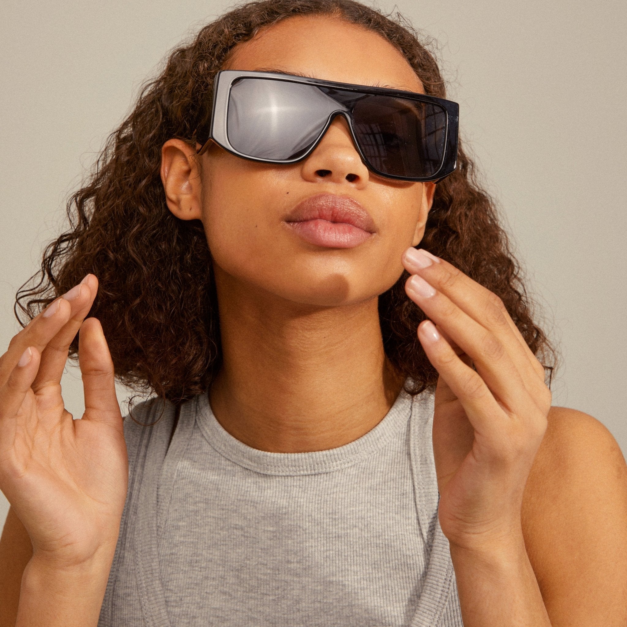 Lunettes de soleil noires surdimensionnées, monture rectangulaire, verres teintés