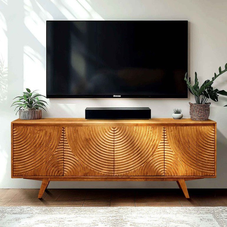 Meuble TV en bois brun caramel, façade à motif circulaire en relief et pieds