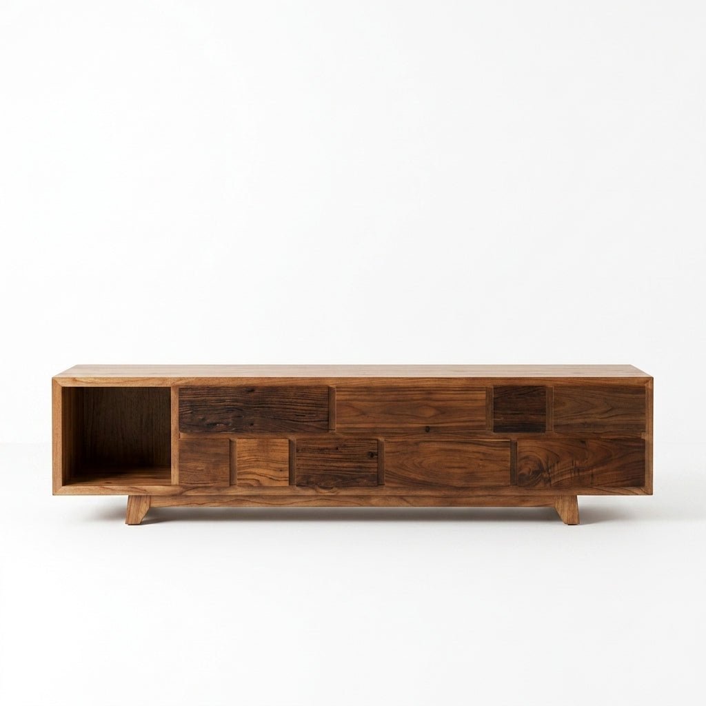 Meuble TV en bois ancien recyclé, grande façade à compartiments et tiroirs, vue de face.