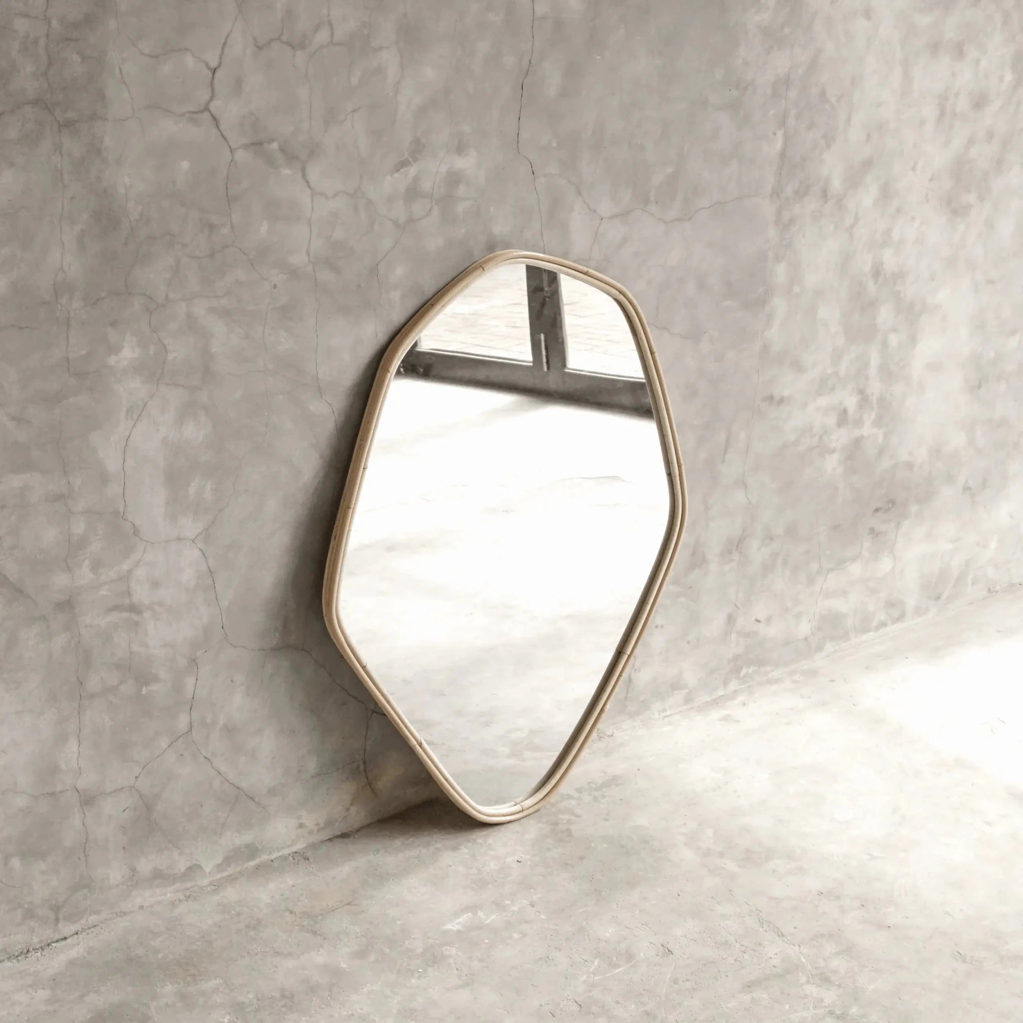 Miroir Ruby en Rotin Naturel | Façonné à la Main - Les Trouvailles de JustineMiroirsCRUSOËA